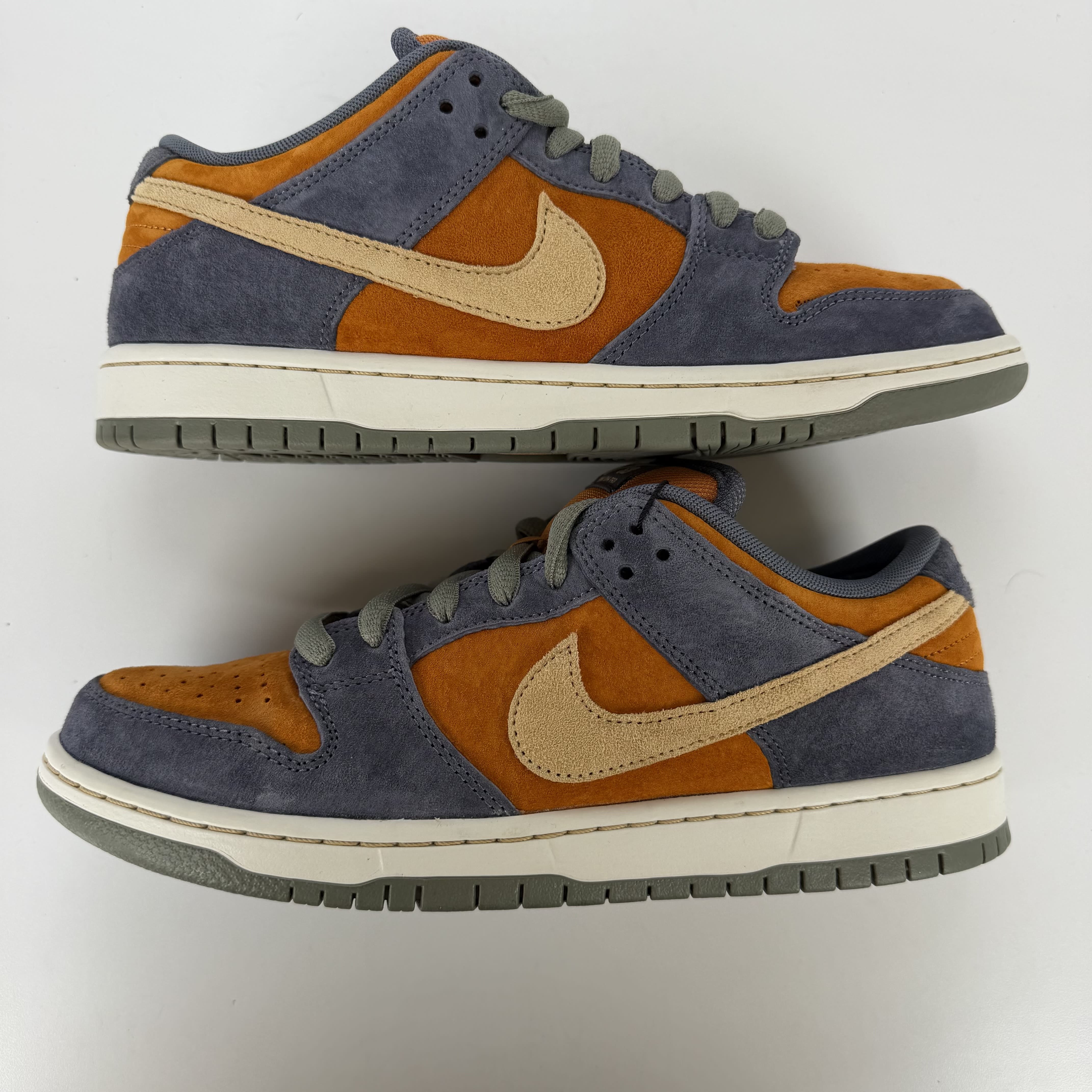 SP5719 Nike SB Dunk Low Light Carbon Monarch