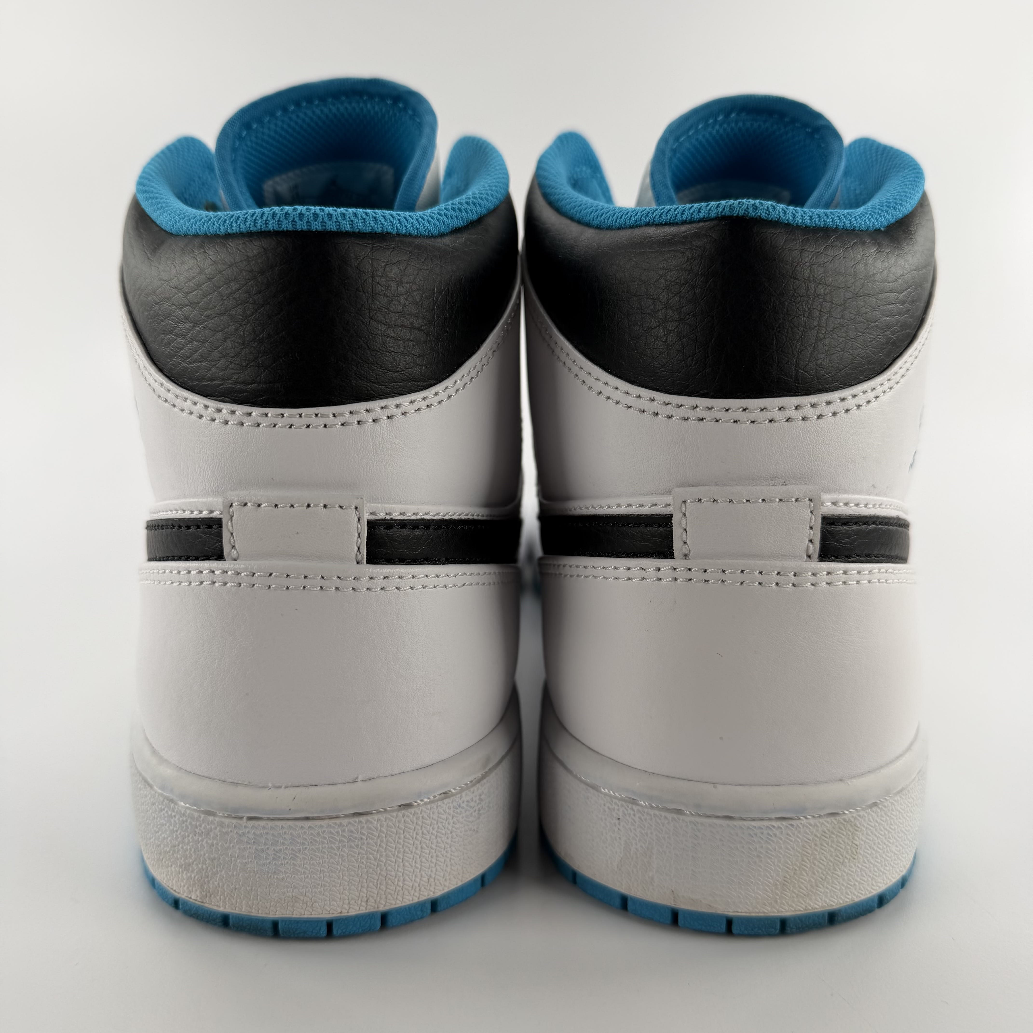 694813 Jordan 1 Mid Laser Blue