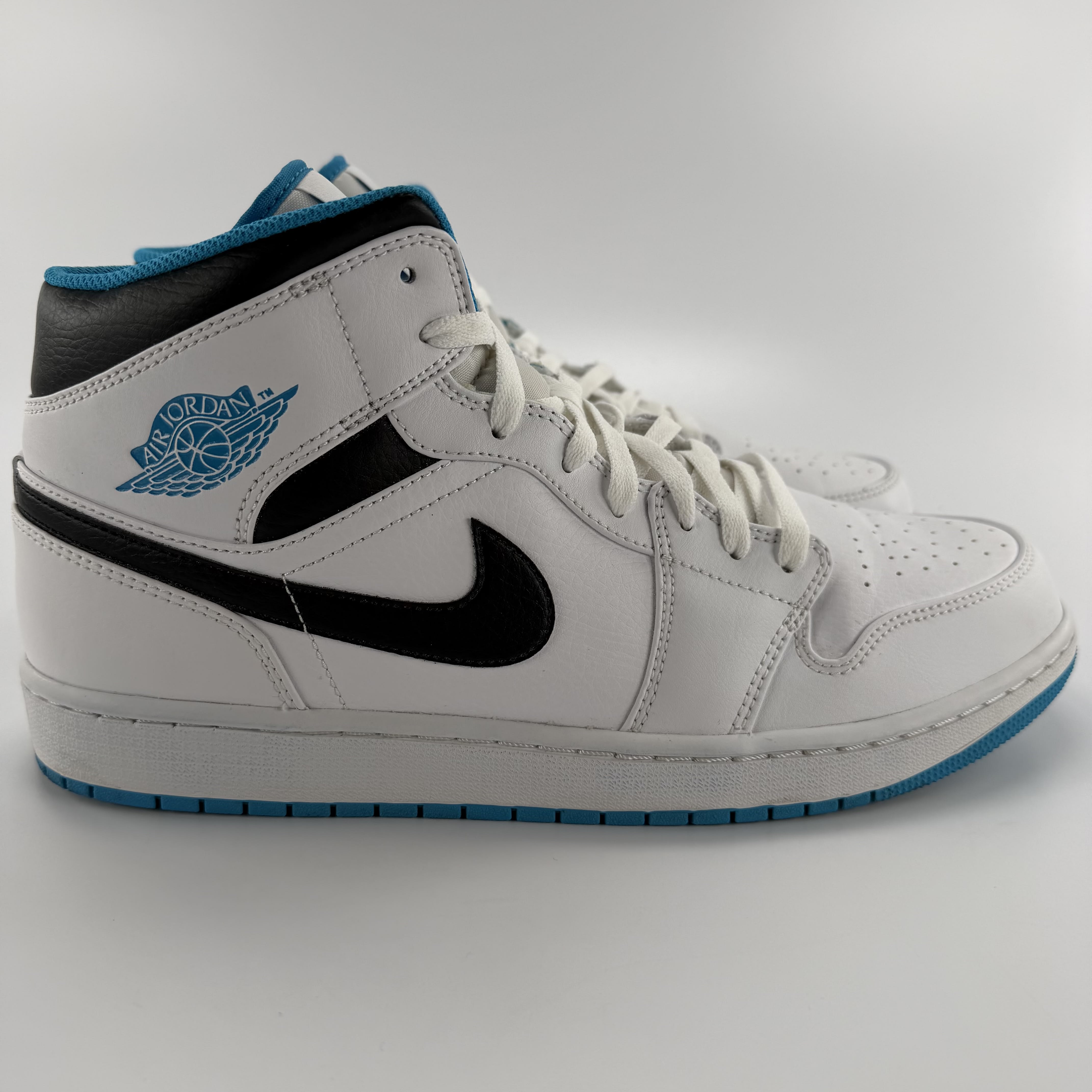 694813 Jordan 1 Mid Laser Blue