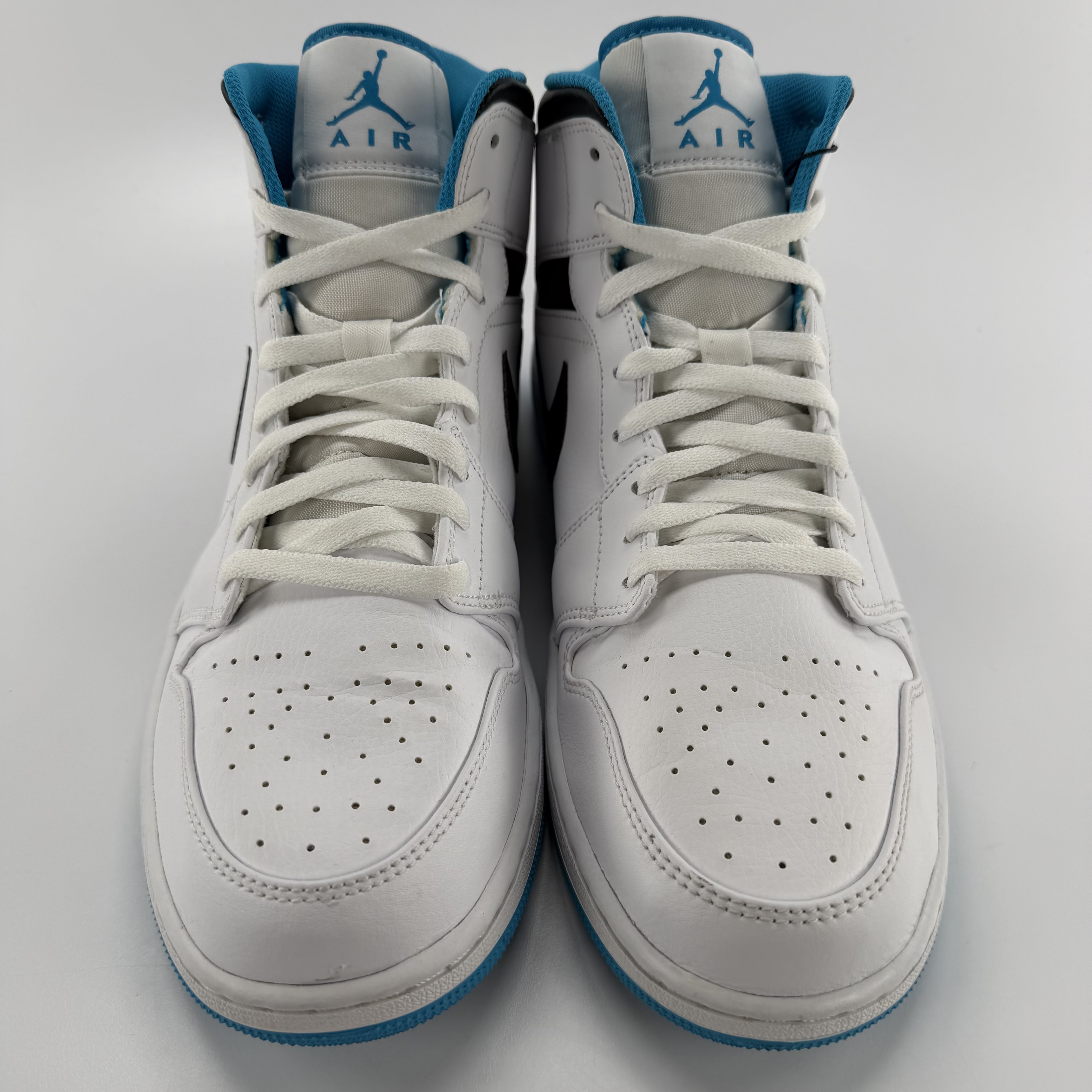 694813 Jordan 1 Mid Laser Blue