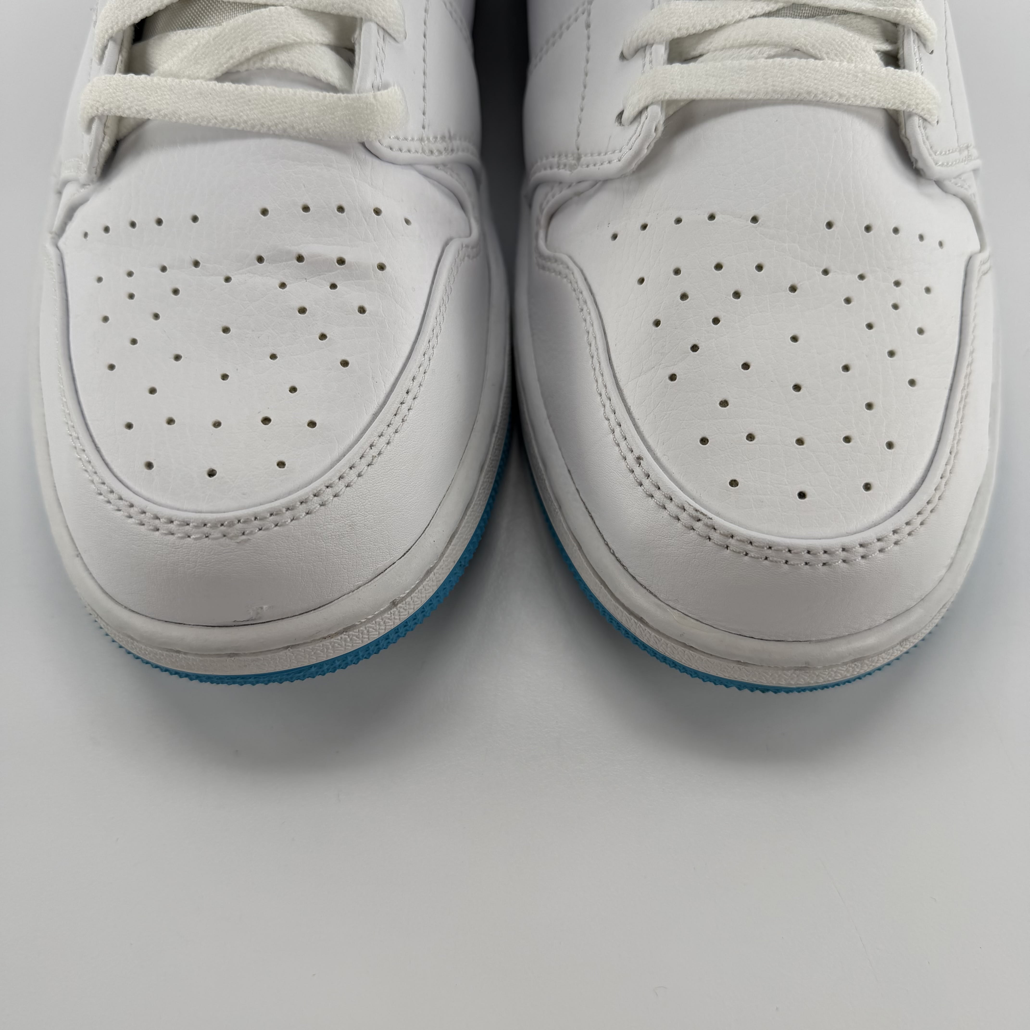 694813 Jordan 1 Mid Laser Blue