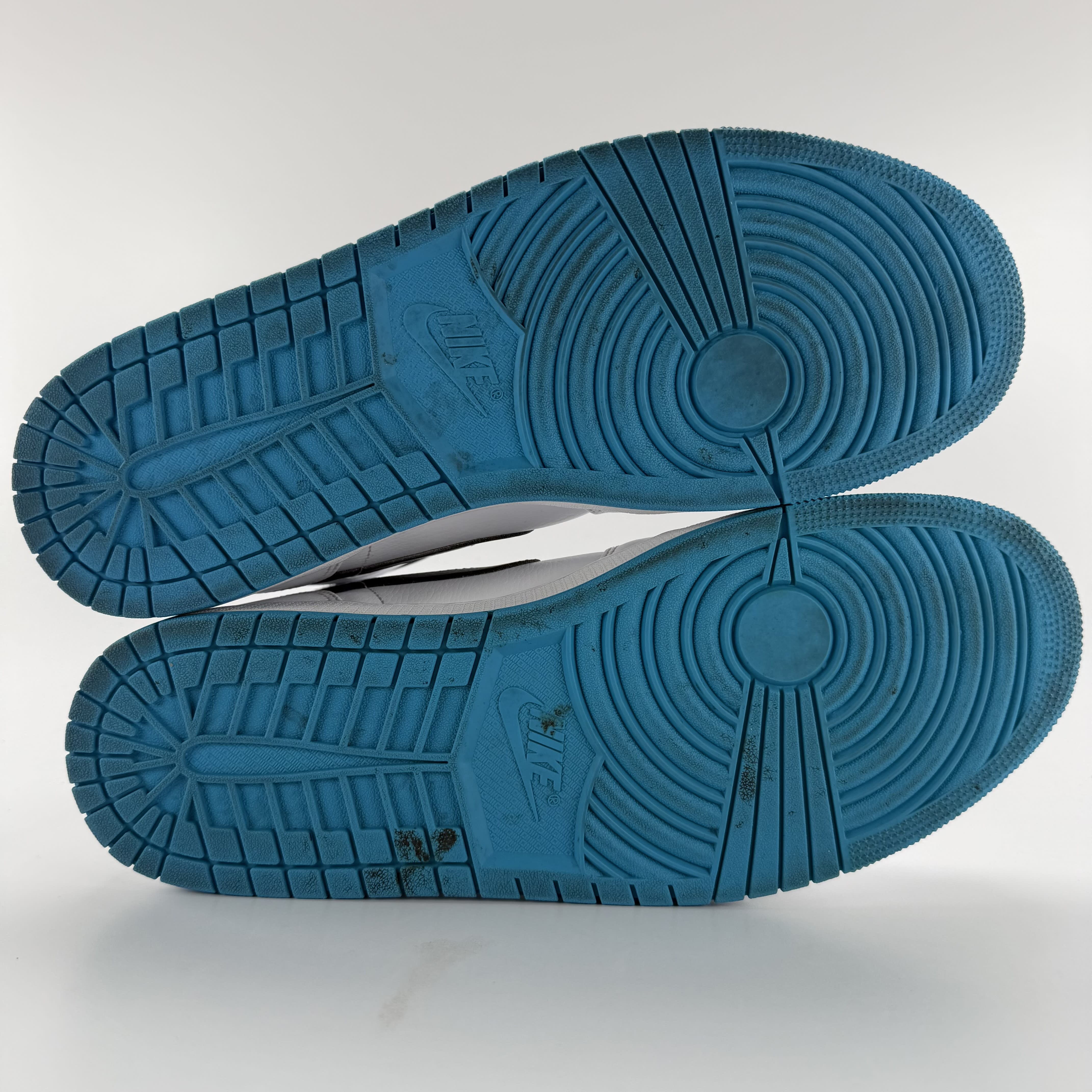 694813 Jordan 1 Mid Laser Blue