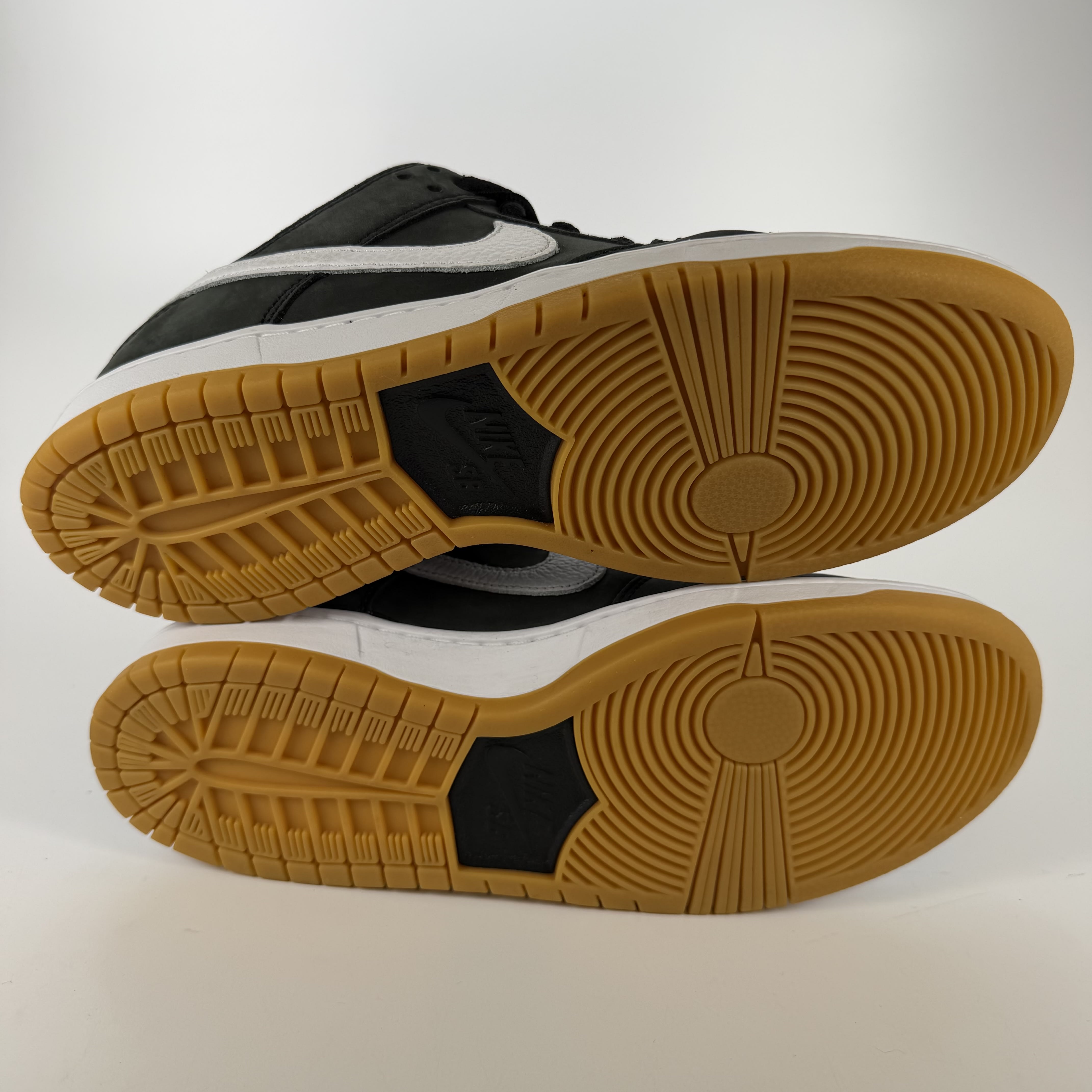 SP5720 Nike SB Dunk Low Pro Black Gum