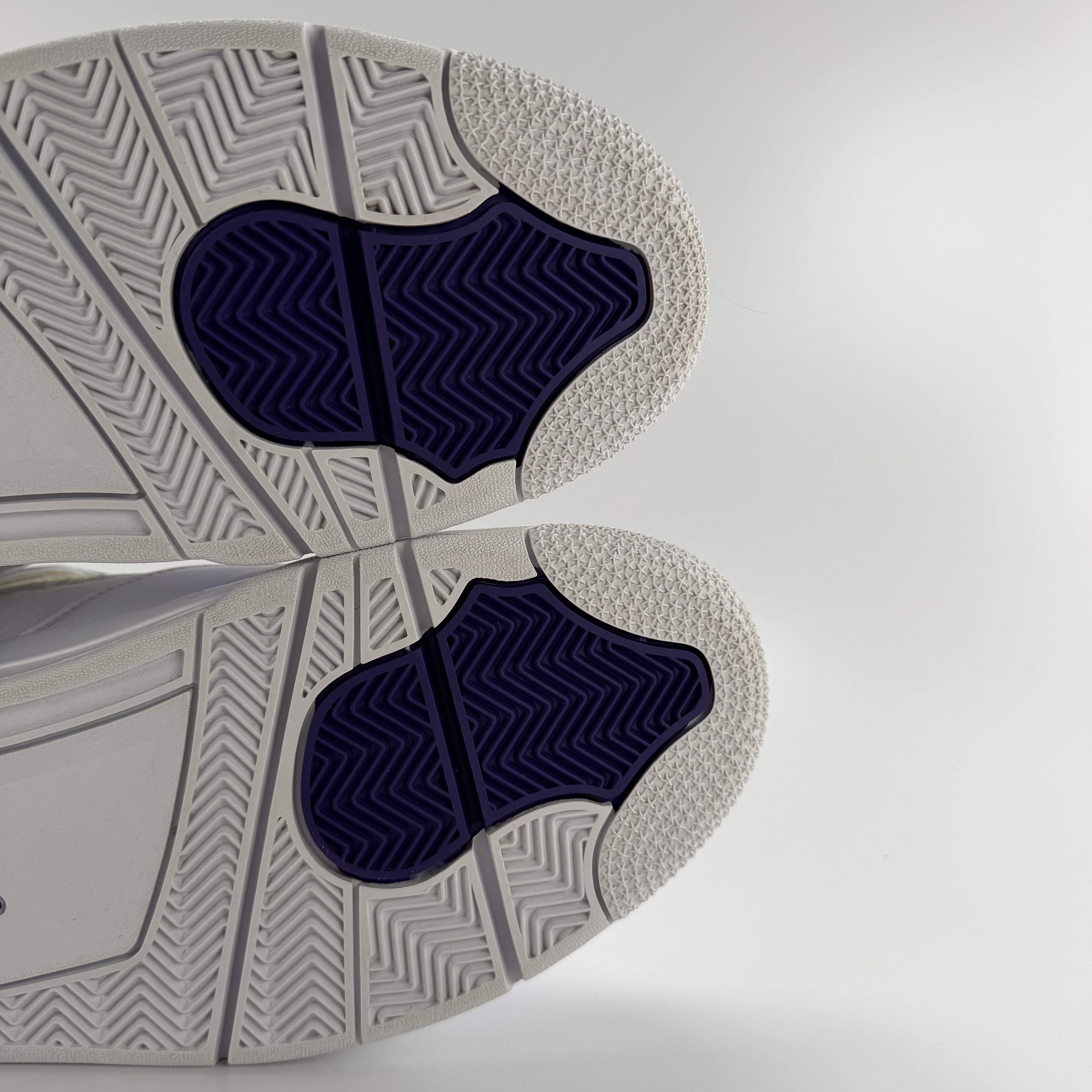 518143 Jordan 4 Retro Metallic Purple