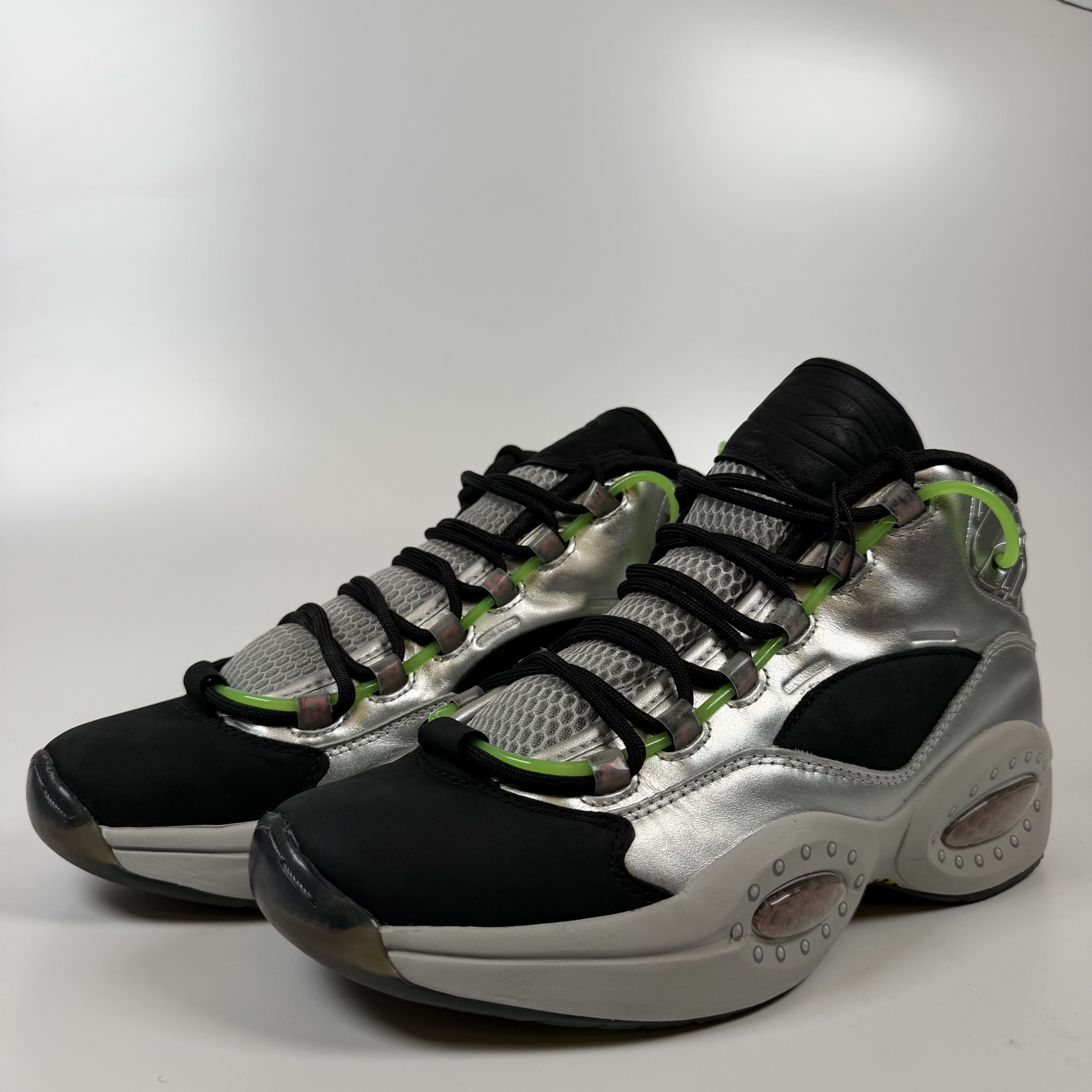SP9026 Reebok Question Mid Minions Gru's Lab