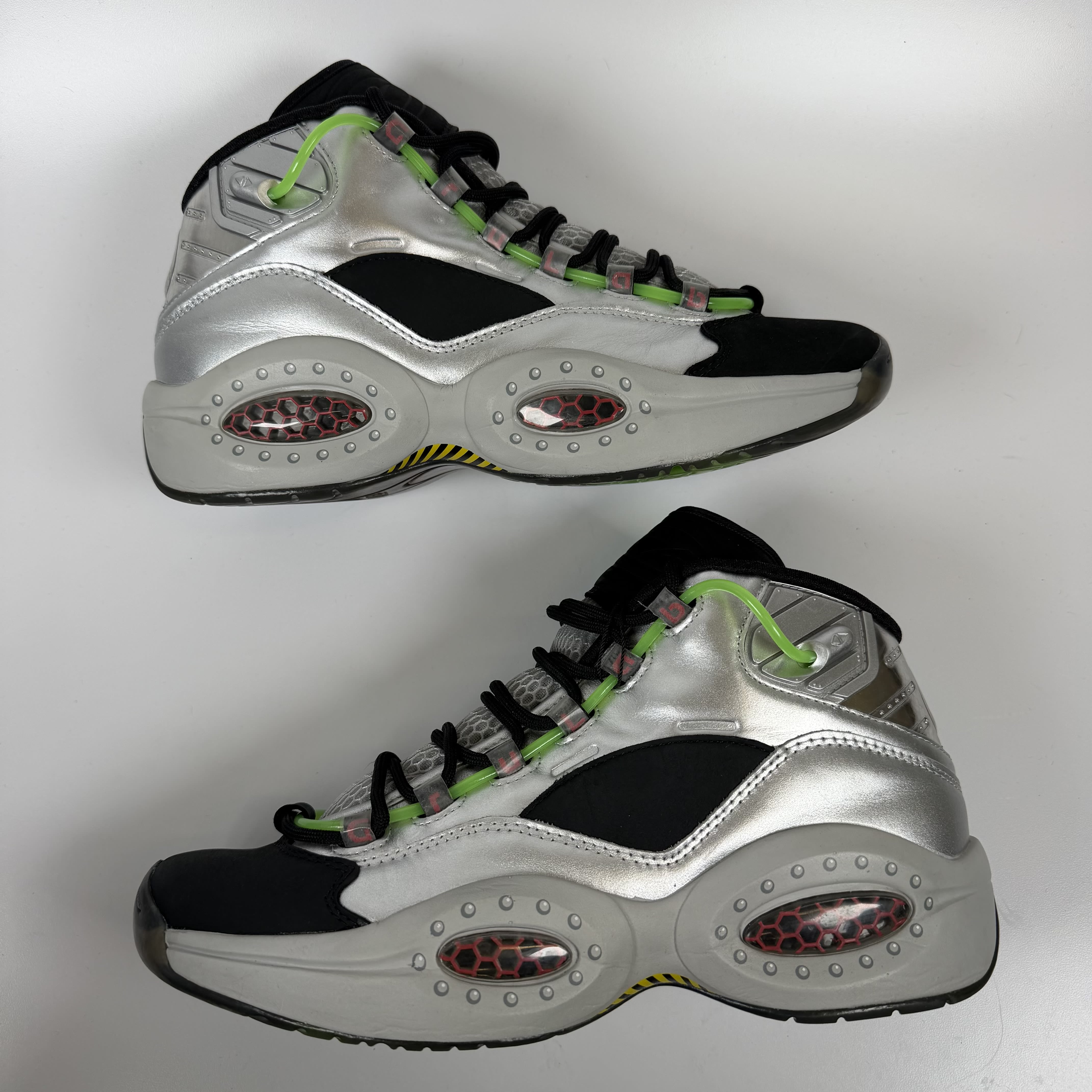 SP9026 Reebok Question Mid Minions Gru's Lab