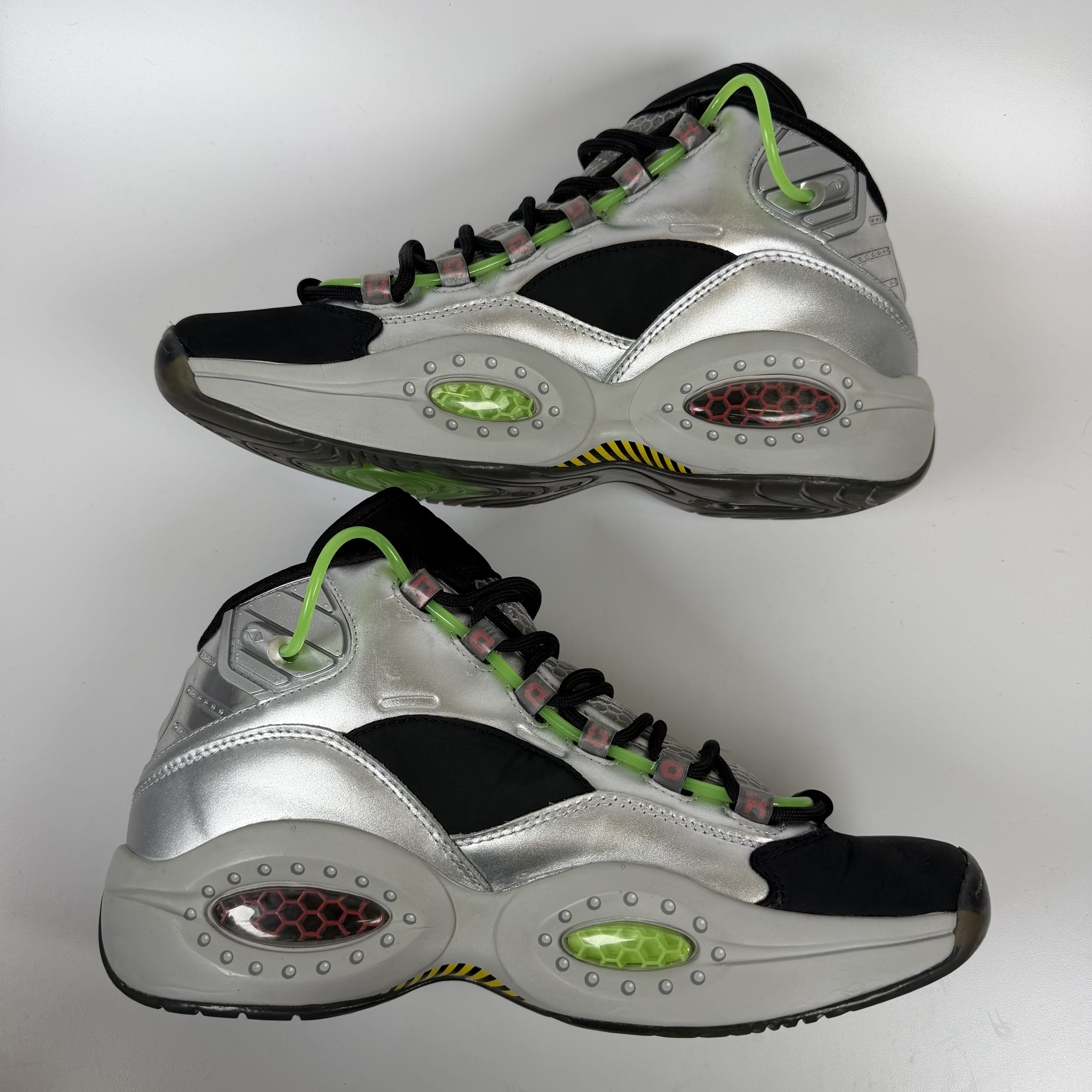 SP9026 Reebok Question Mid Minions Gru's Lab