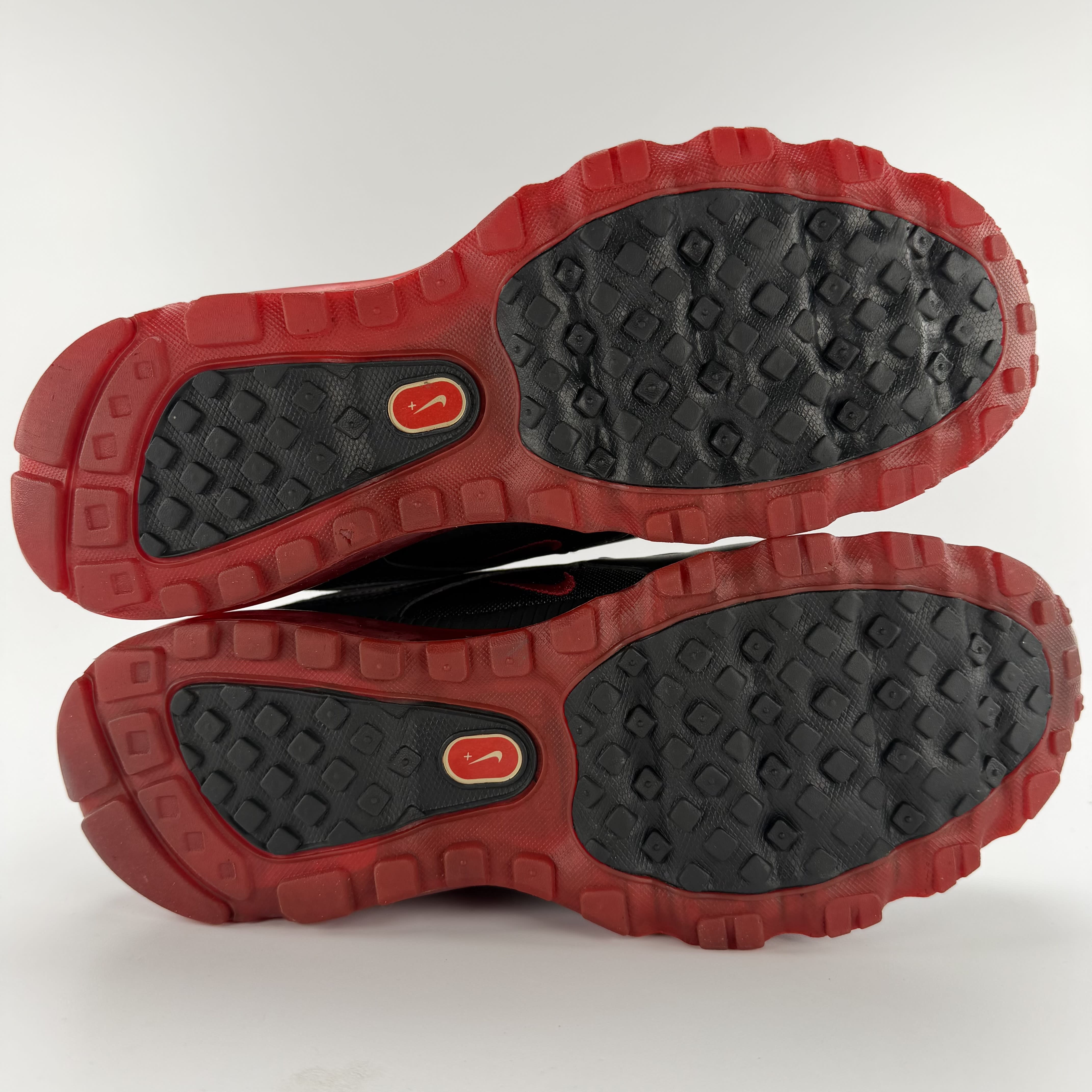 820685 Nike Air Max 24-7 'Black Grey Red'