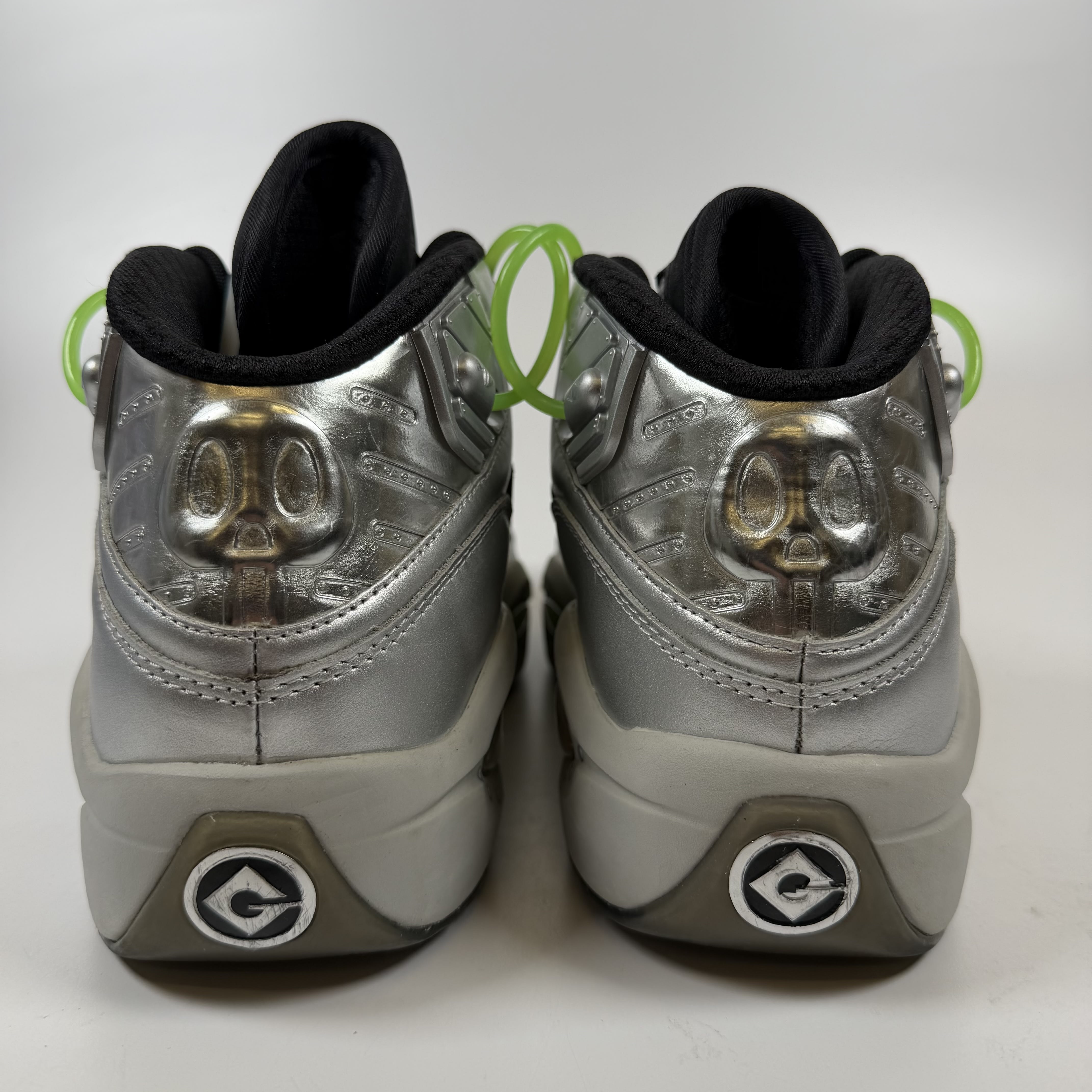 SP9026 Reebok Question Mid Minions Gru's Lab