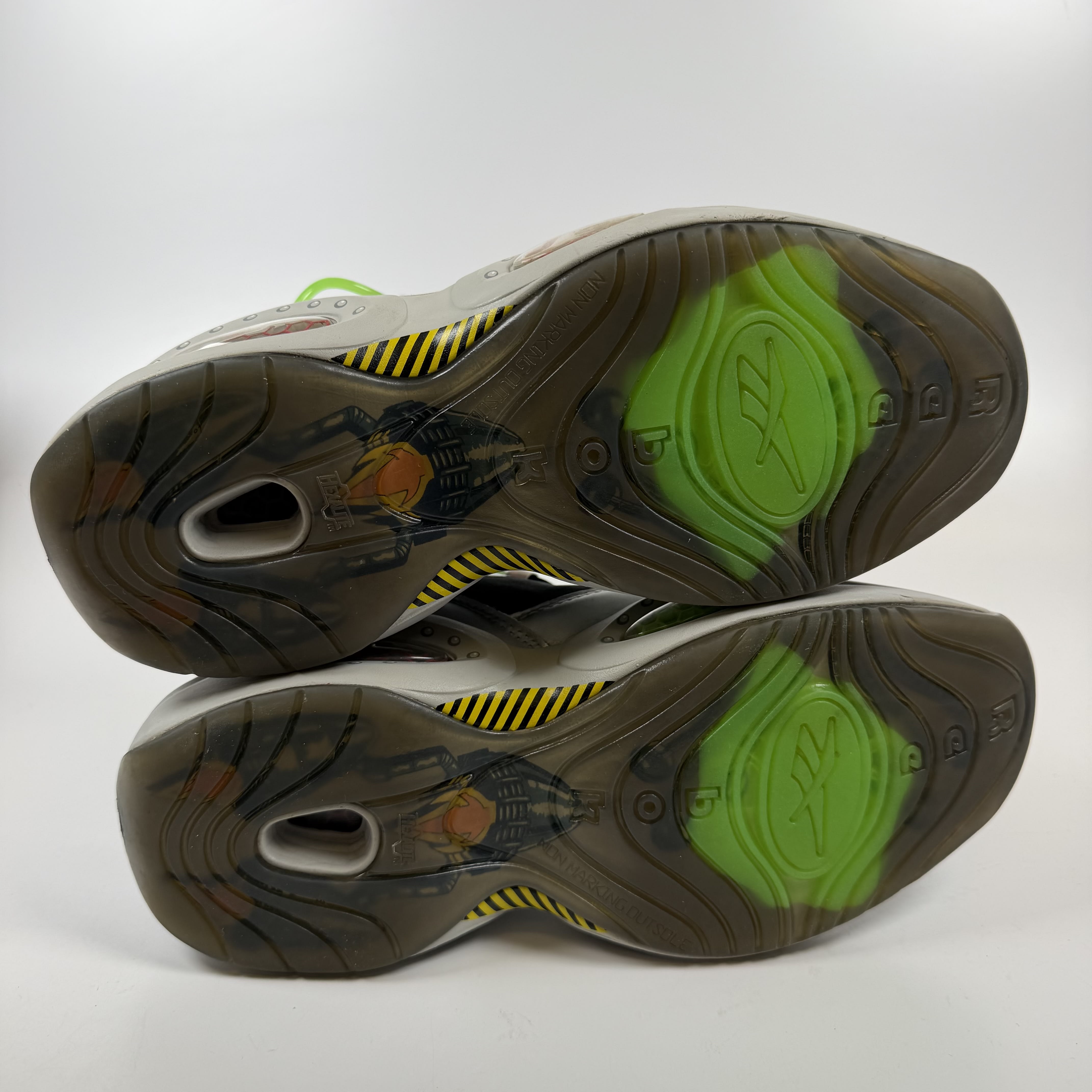 SP9026 Reebok Question Mid Minions Gru's Lab