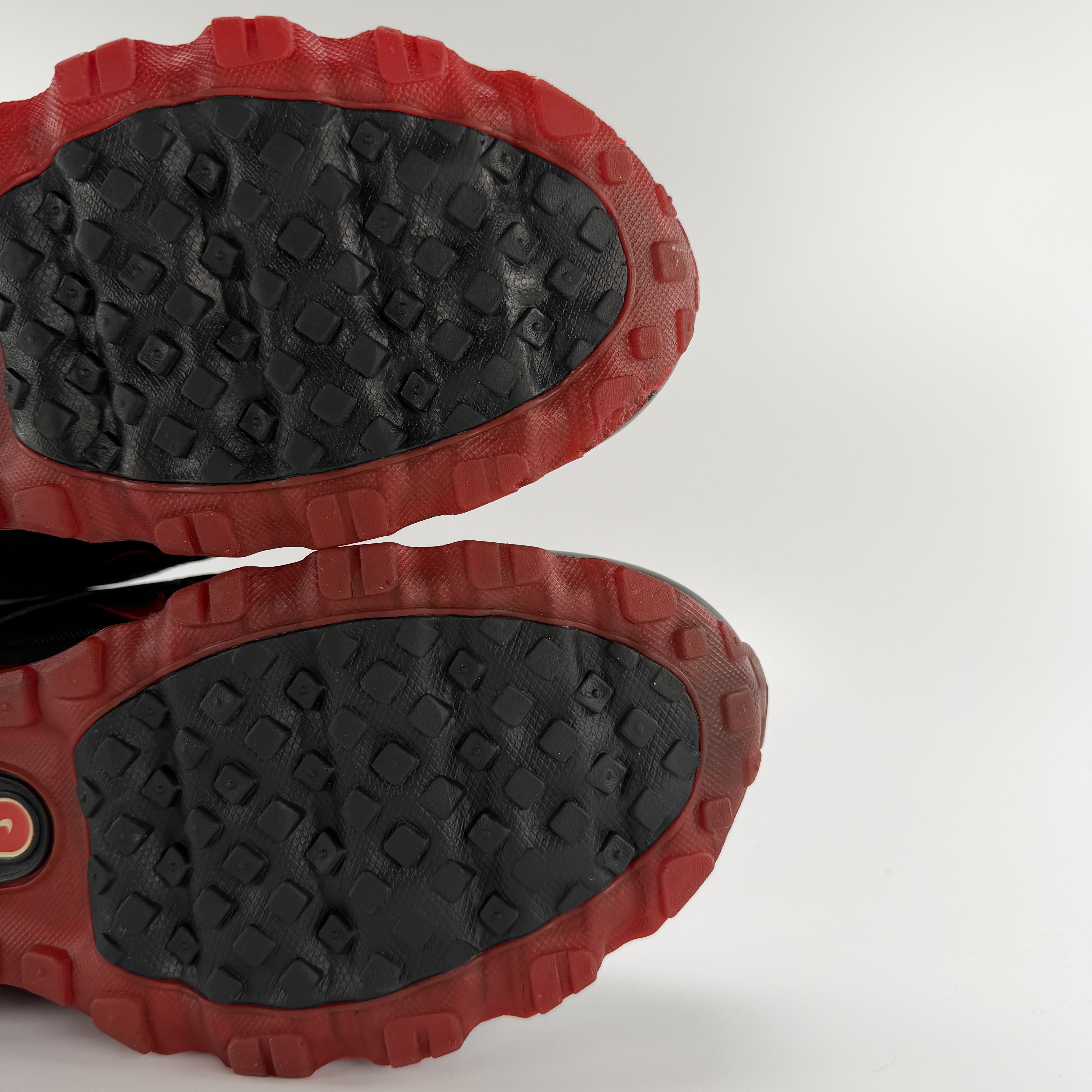 820685 Nike Air Max 24-7 'Black Grey Red'