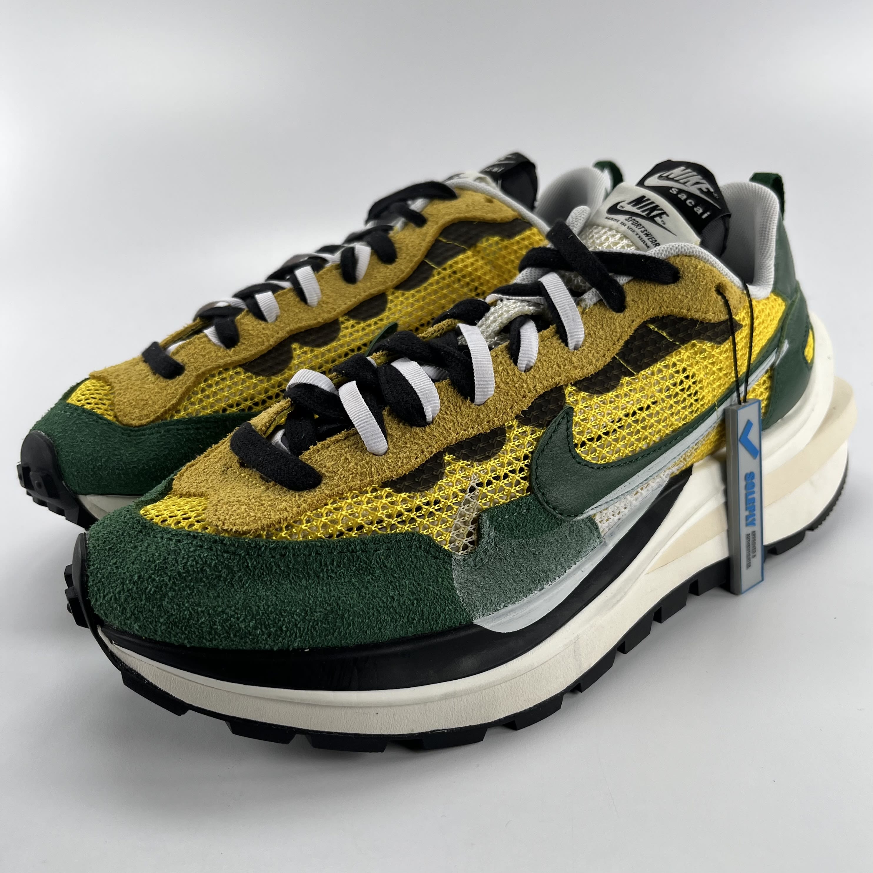 450095 Nike Vaporwaffle sacai Tour Yellow Stadium Green