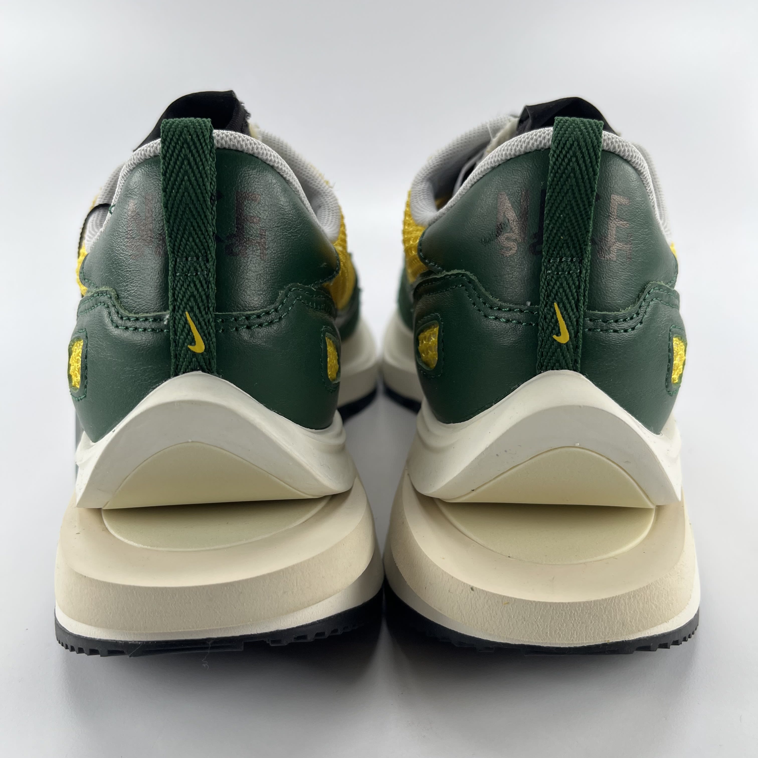 450095 Nike Vaporwaffle sacai Tour Yellow Stadium Green
