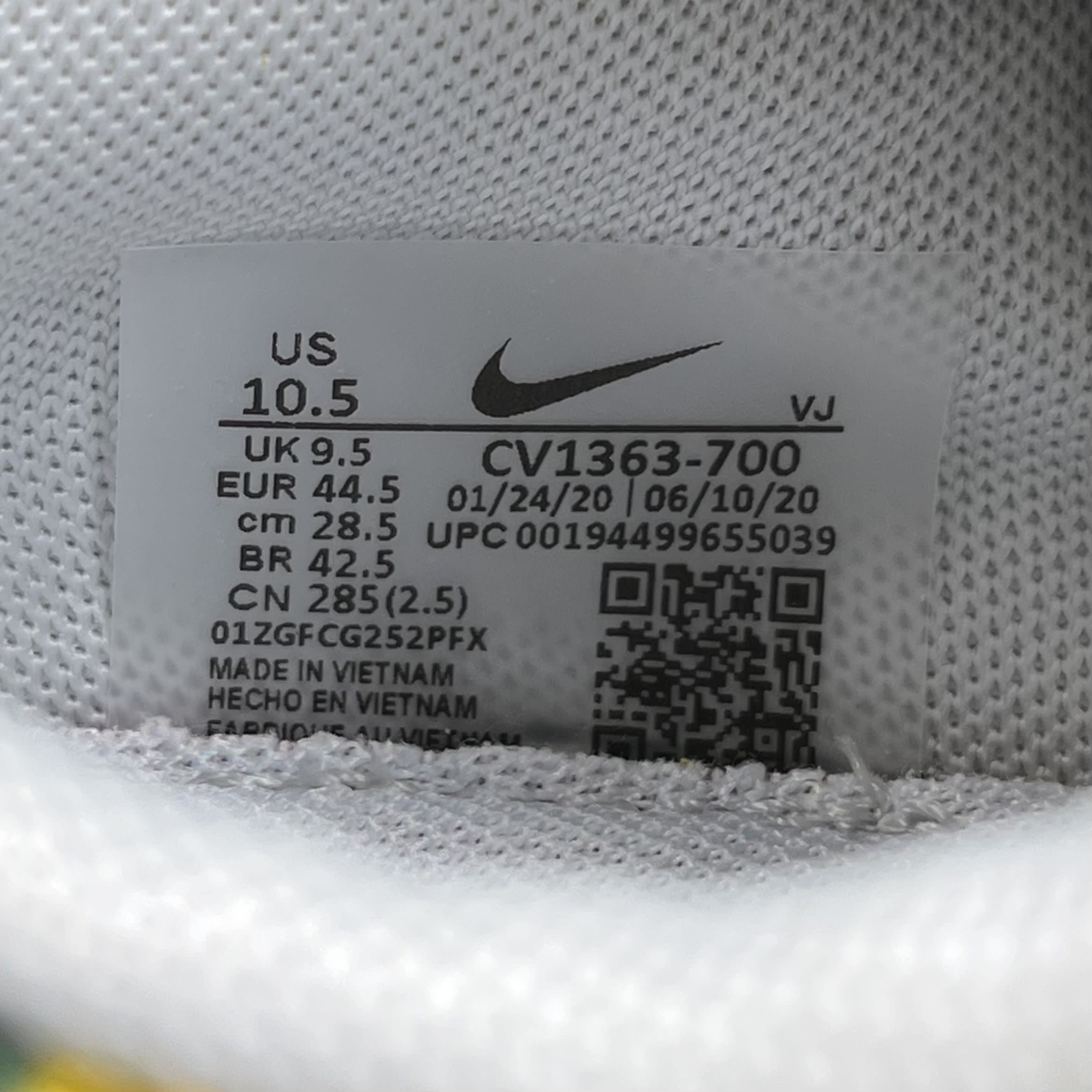 450095 Nike Vaporwaffle sacai Tour Yellow Stadium Green
