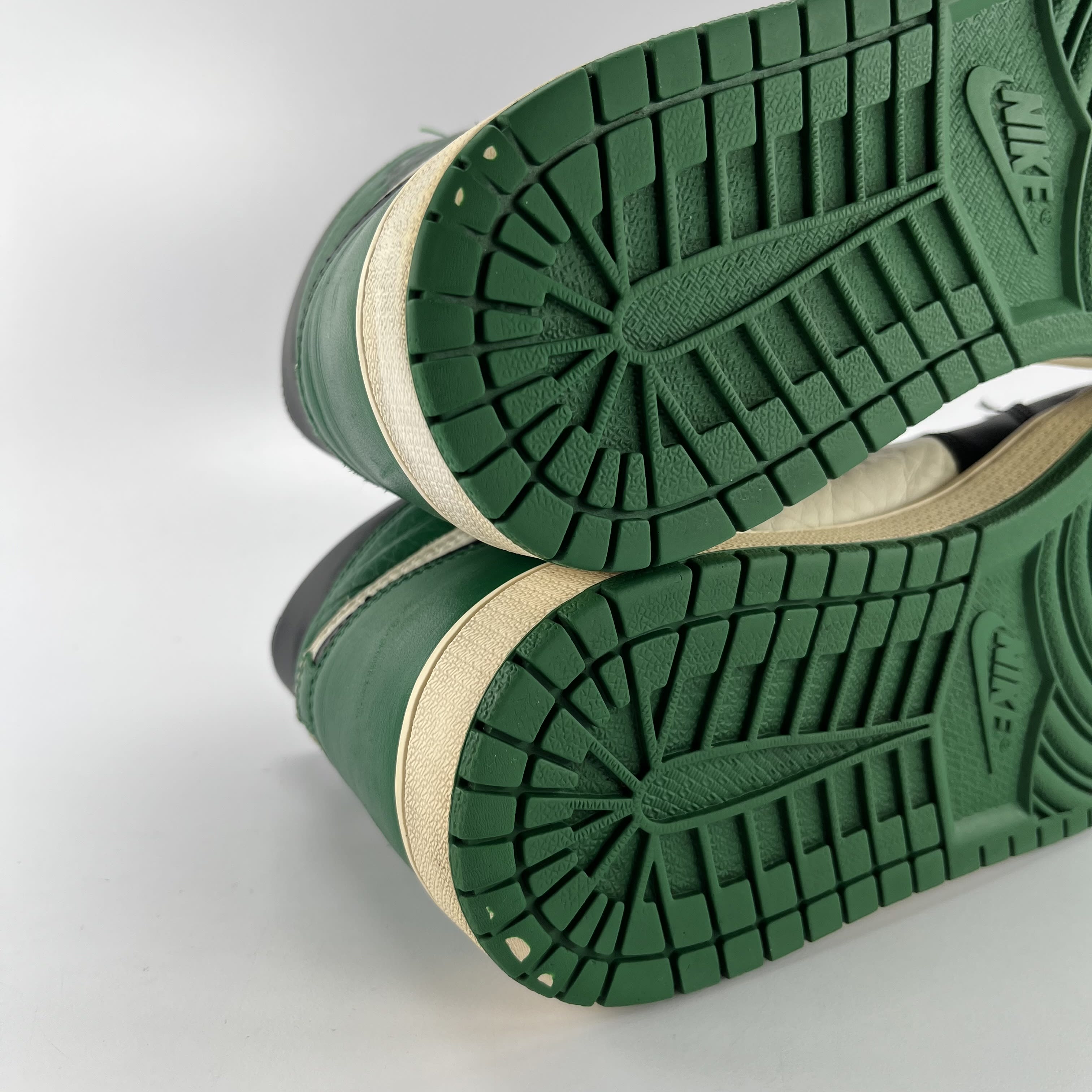 797280 Air Jordan 1 Retro High OG 'Pine Green'