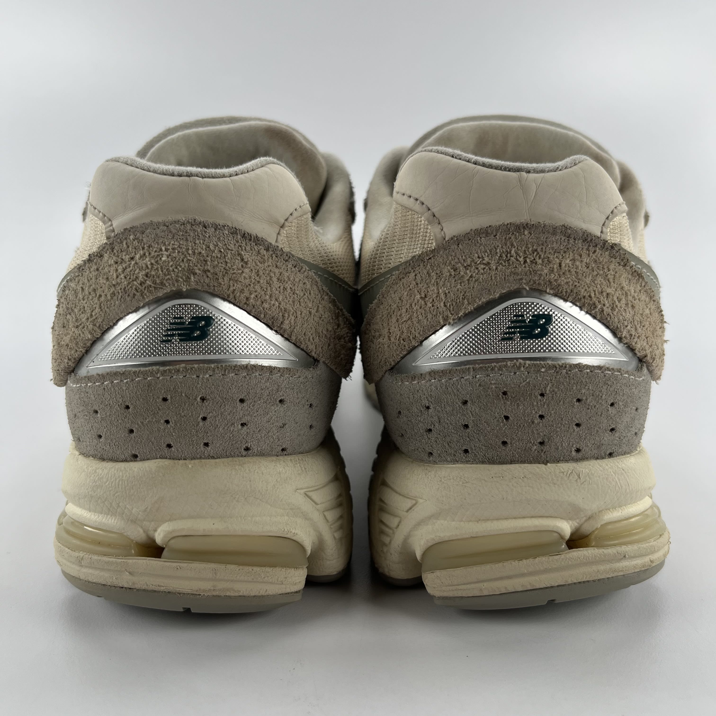 786747 New Balance 2002R Linen