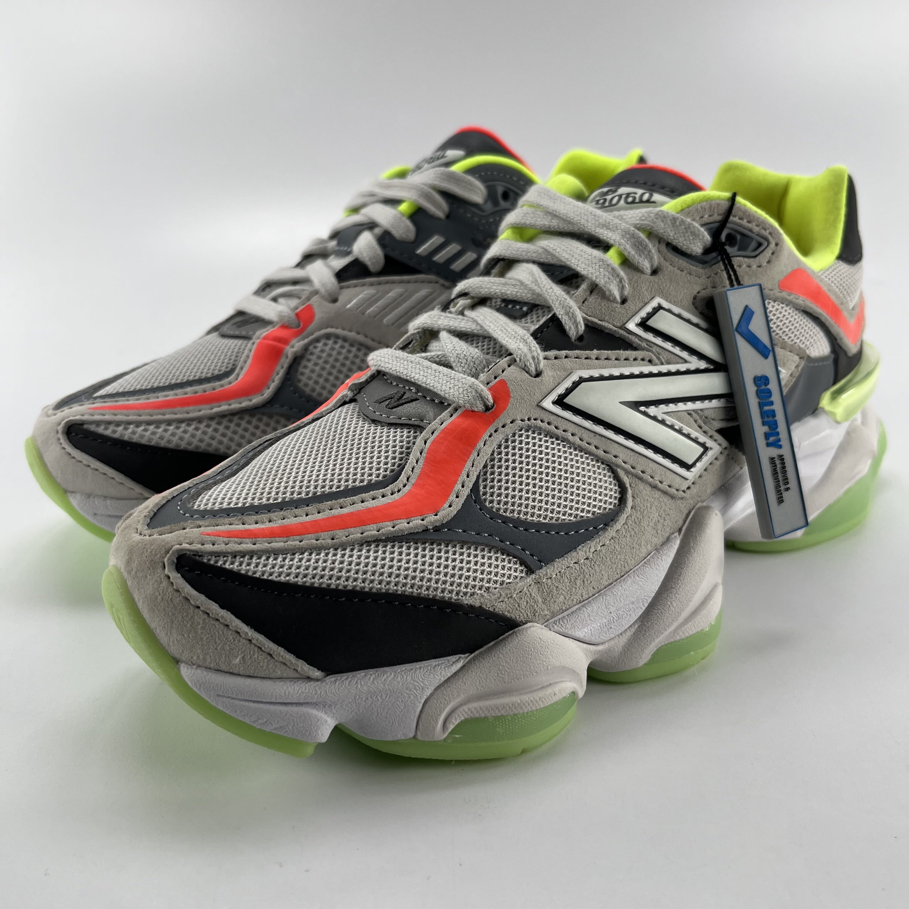 276211 New Balance 9060 DTLR Glow