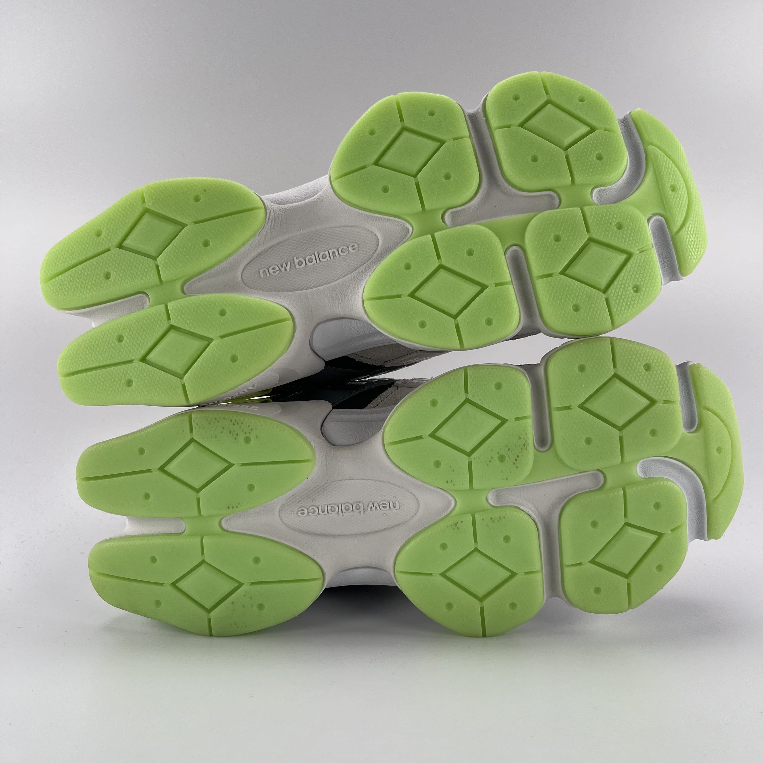 276211 New Balance 9060 DTLR Glow