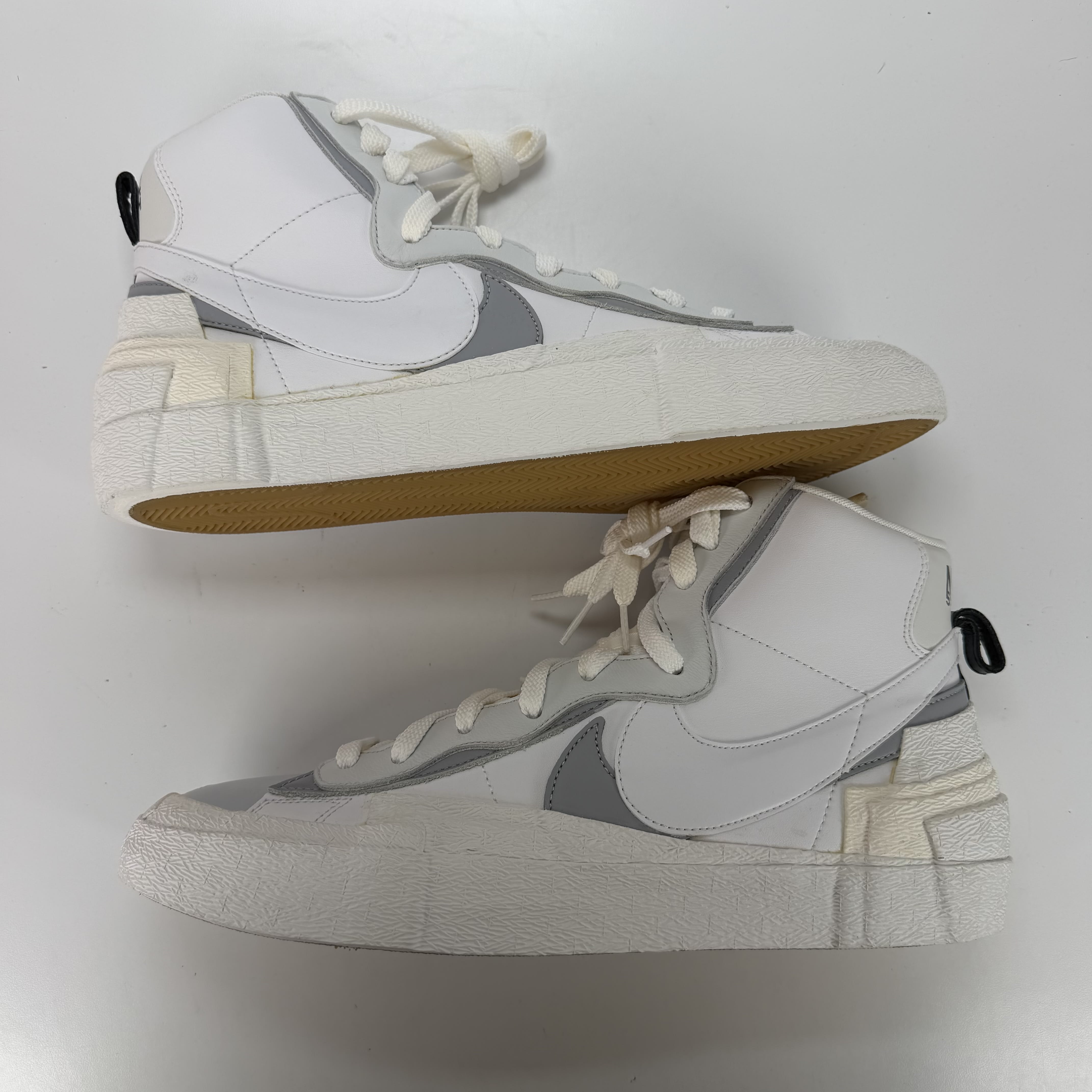 SP5675 Nike Blazer Mid sacai White Grey