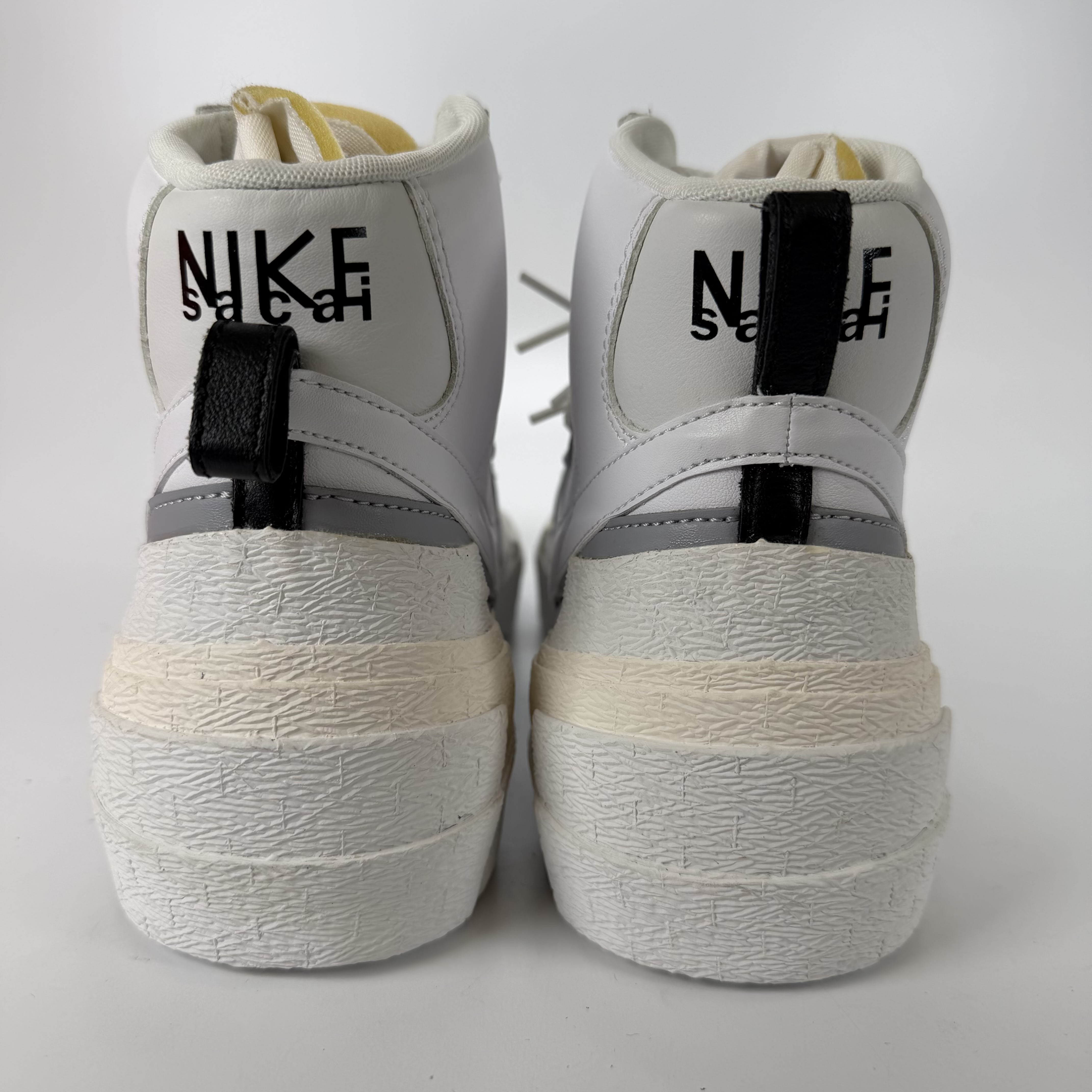 SP5675 Nike Blazer Mid sacai White Grey