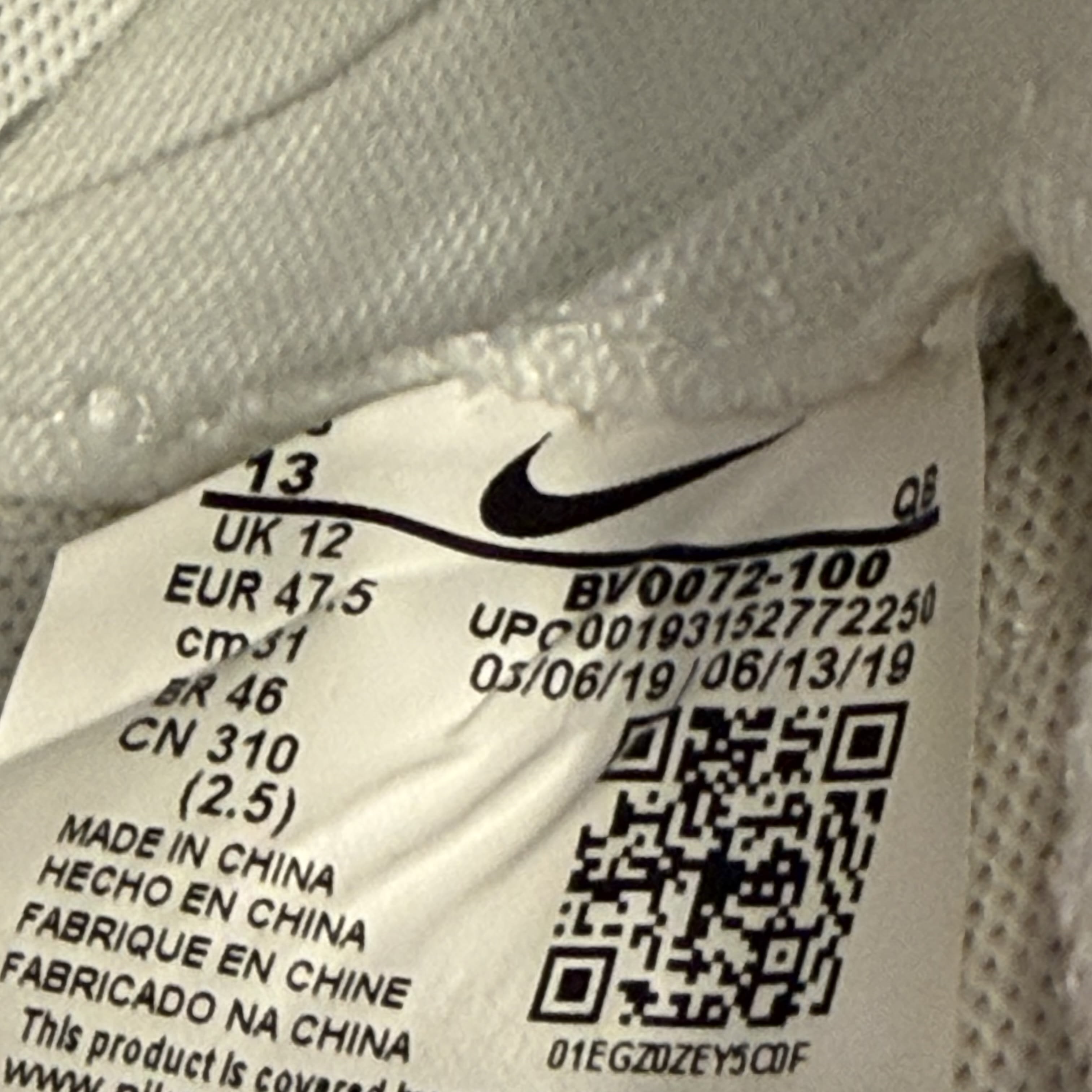 SP5675 Nike Blazer Mid sacai White Grey