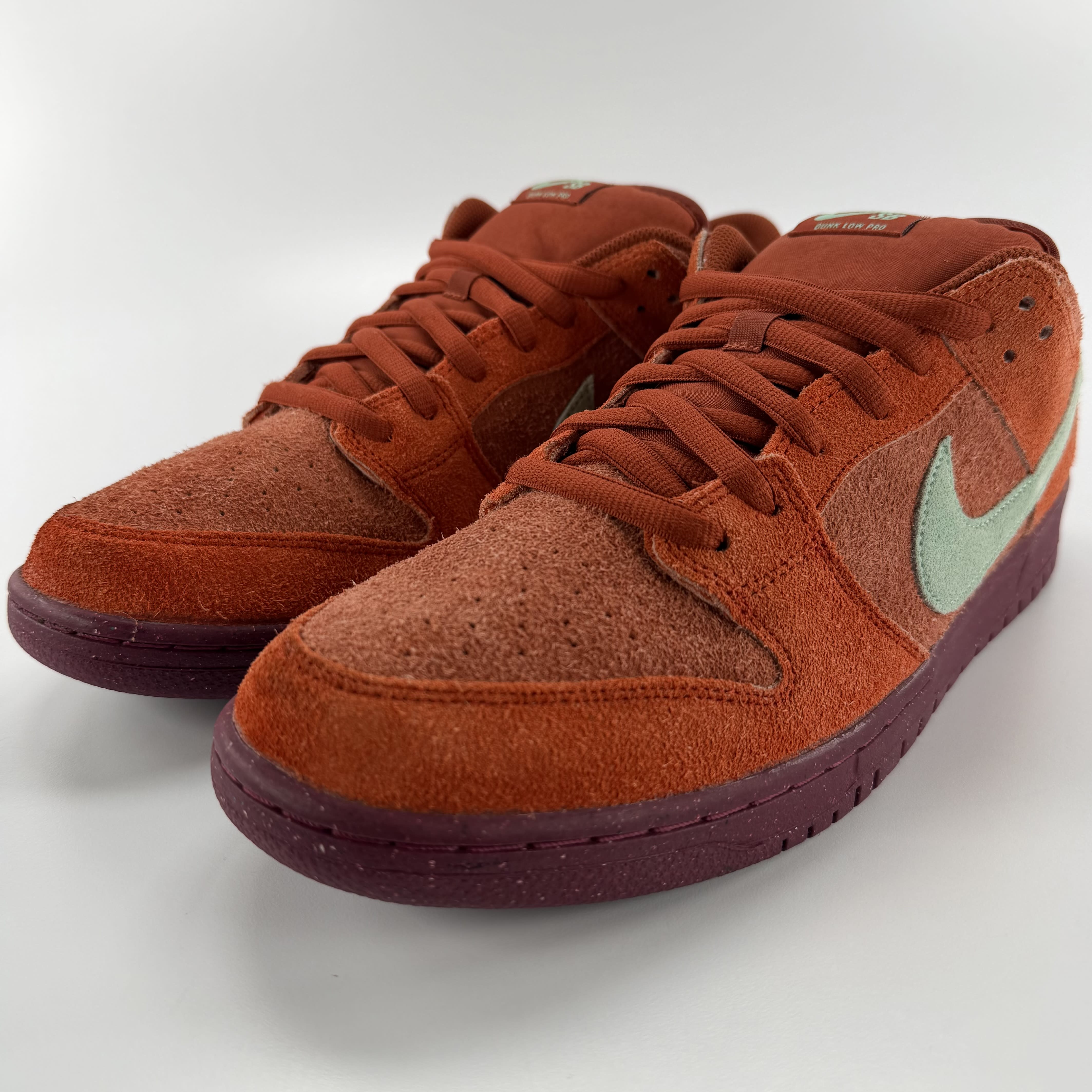 516352 Nike SB Dunk Low Mystic Red Rosewood