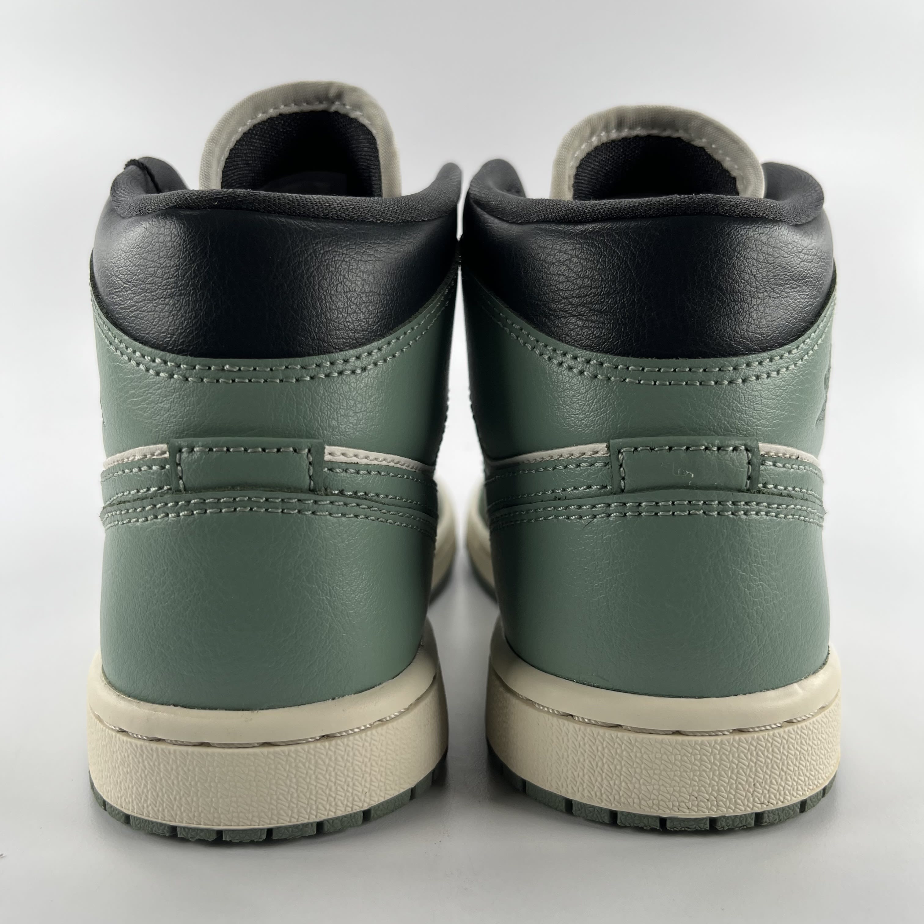 635928 Jordan 1 Mid Jade Smoke (Women's)
