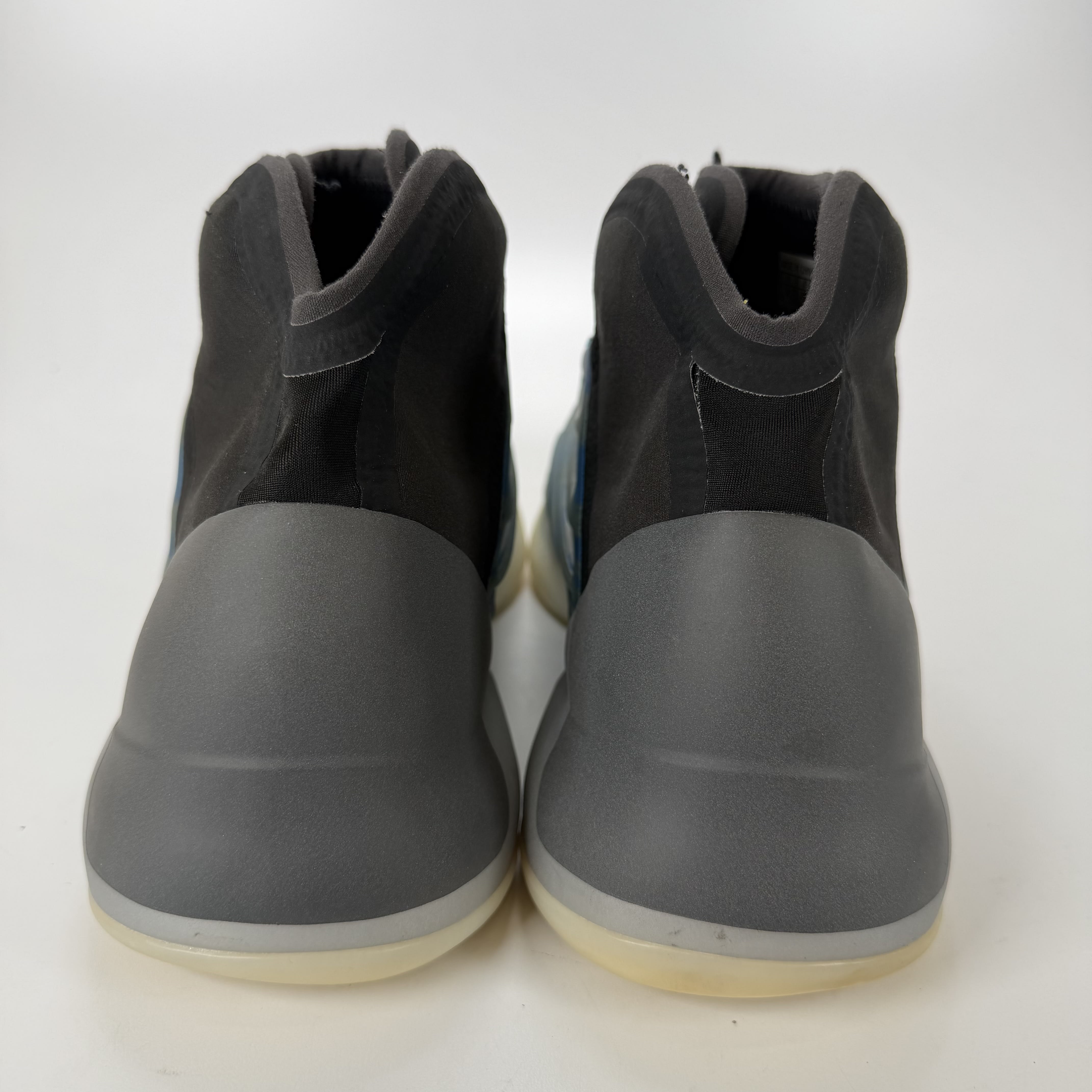 SP4106 adidas Yeezy QNTM Frozen Blue