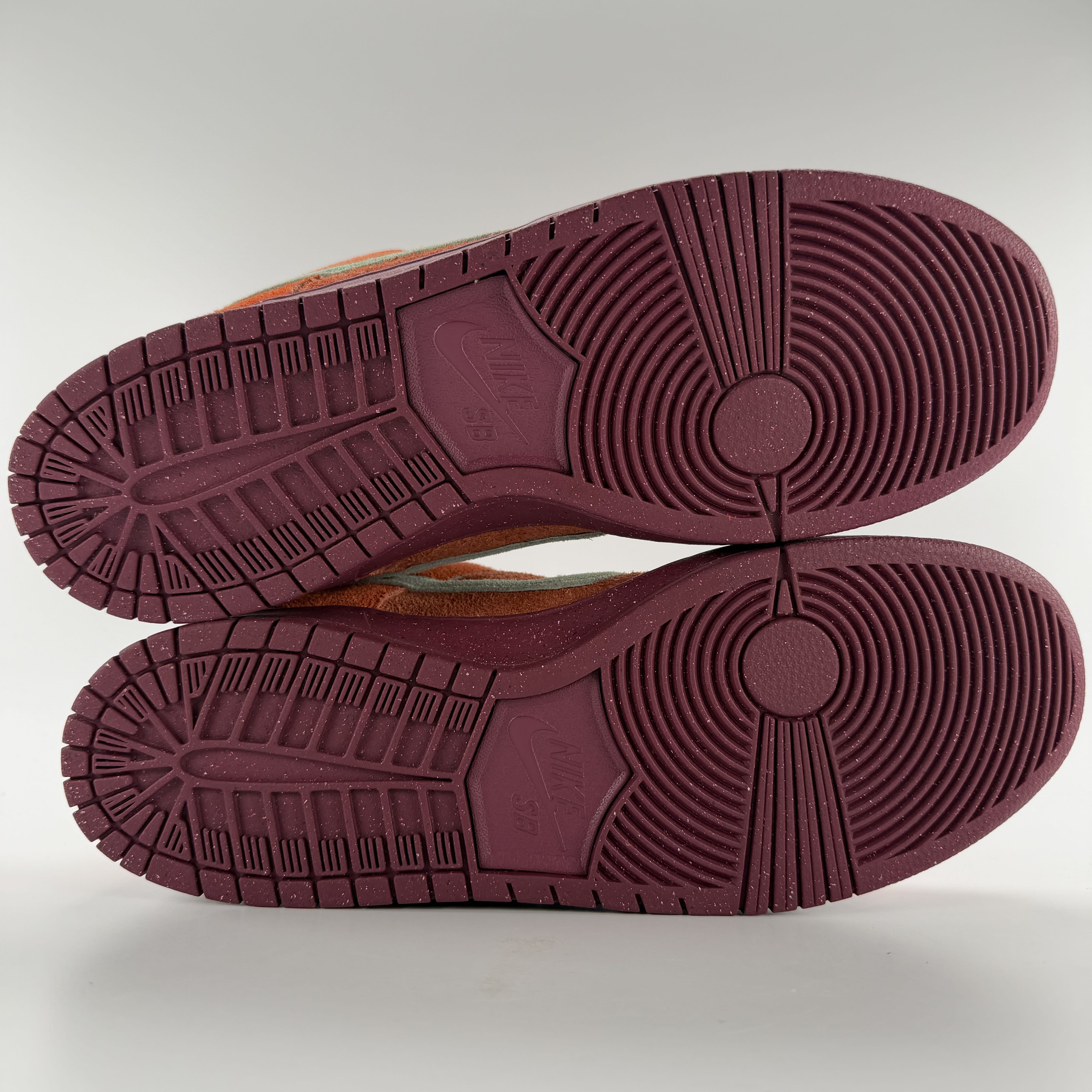 516352 Nike SB Dunk Low Mystic Red Rosewood