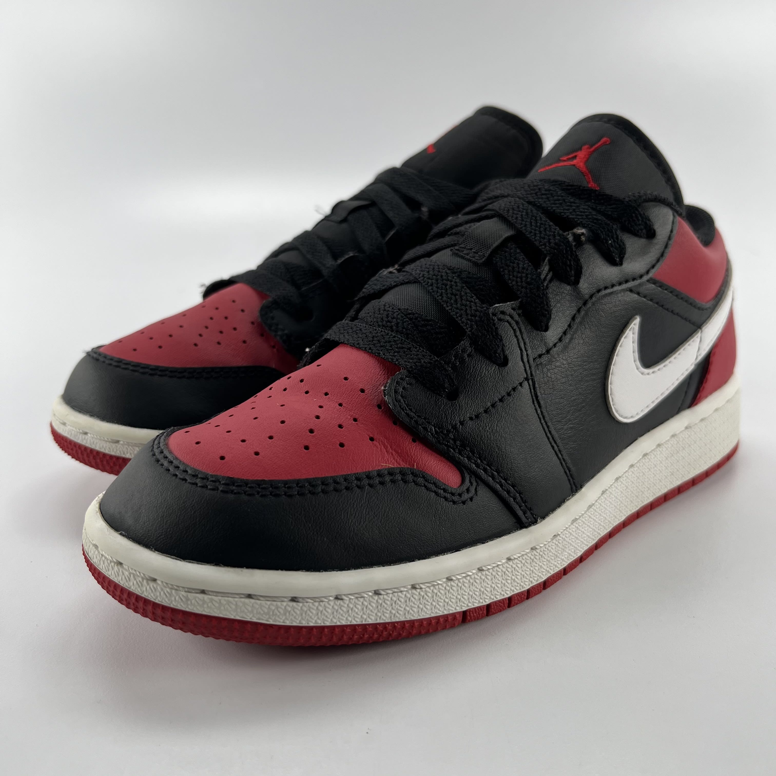 635939 Jordan 1 Low Alternate Bred Toe (GS)
