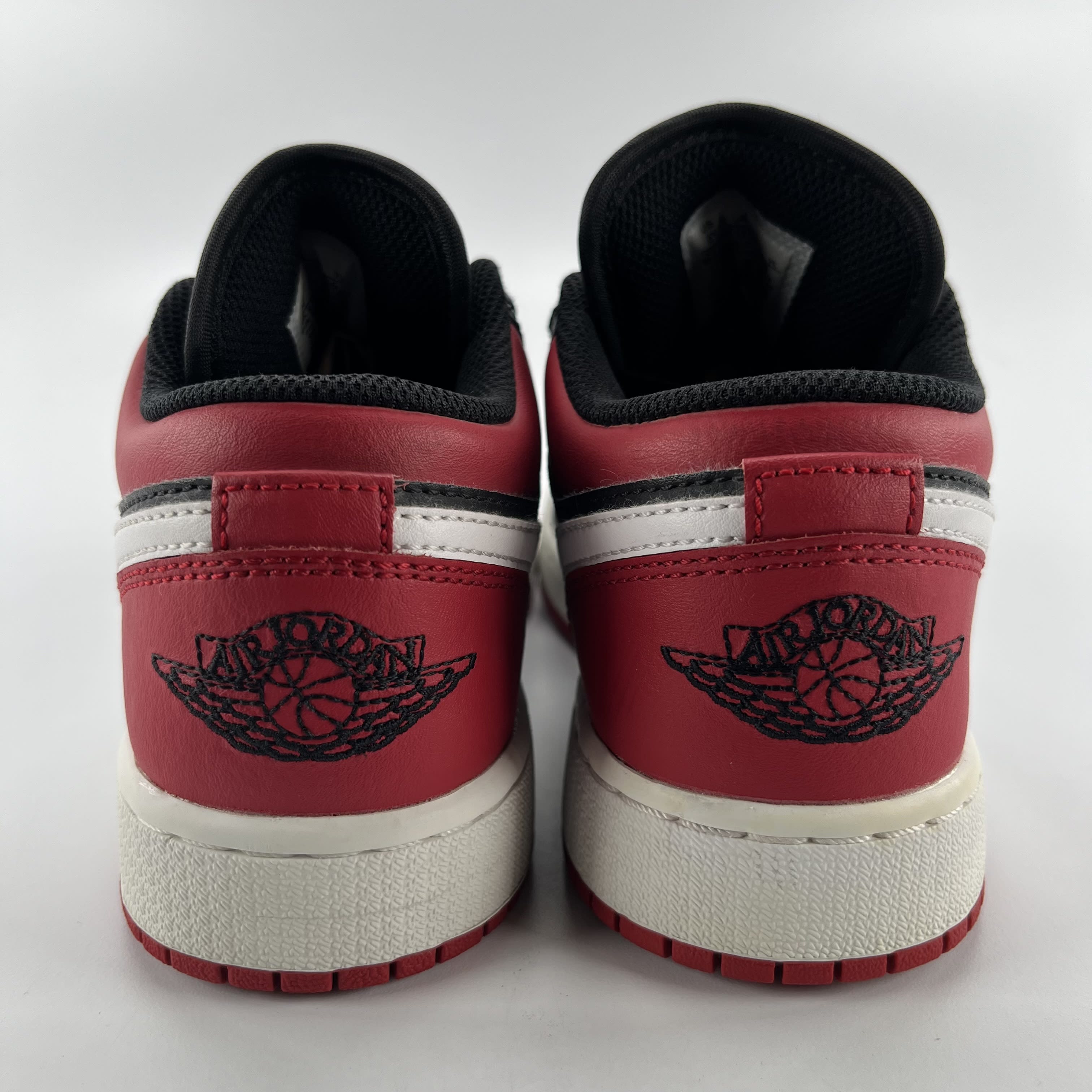 635939 Jordan 1 Low Alternate Bred Toe (GS)