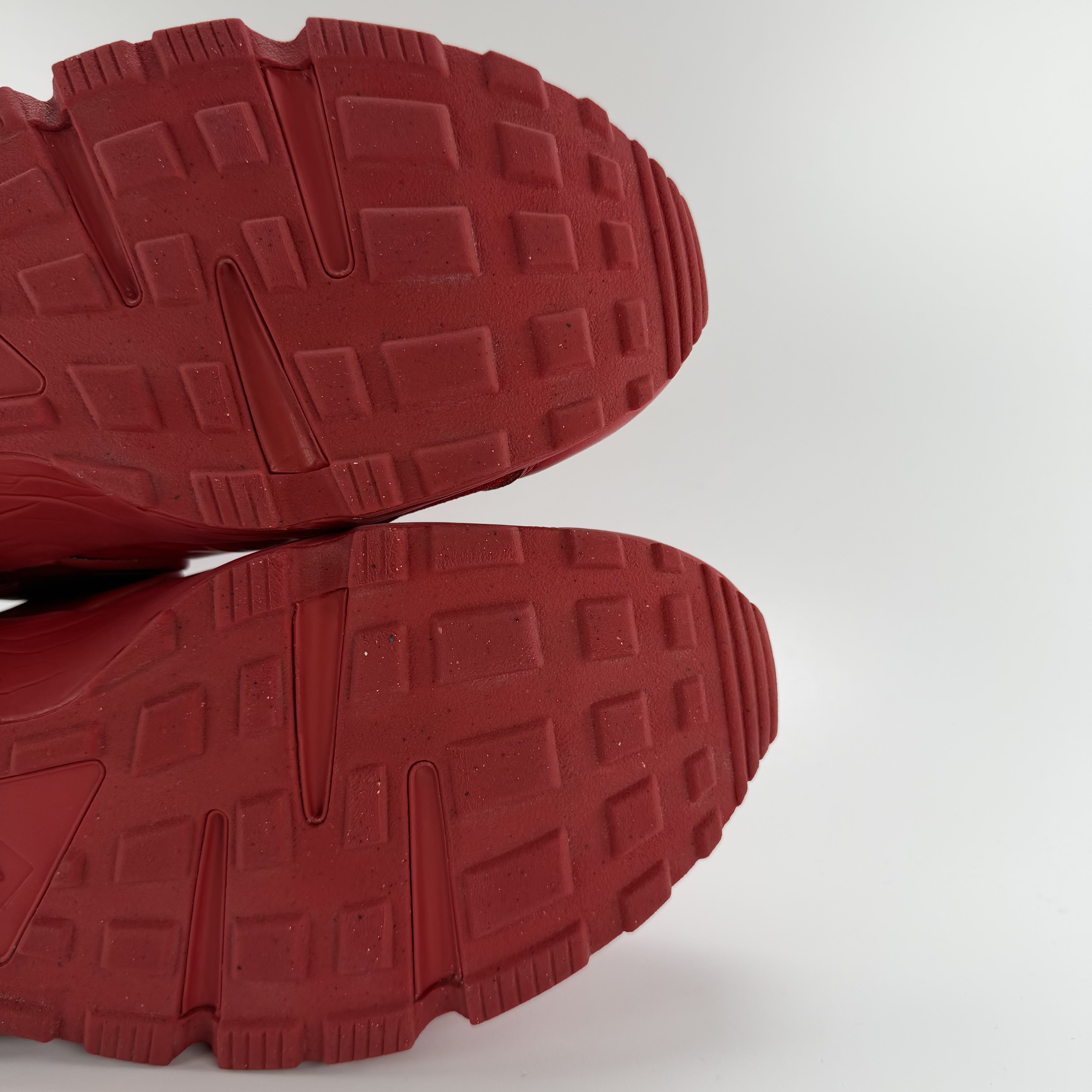 509630 Nike Air Huarache Triple Red