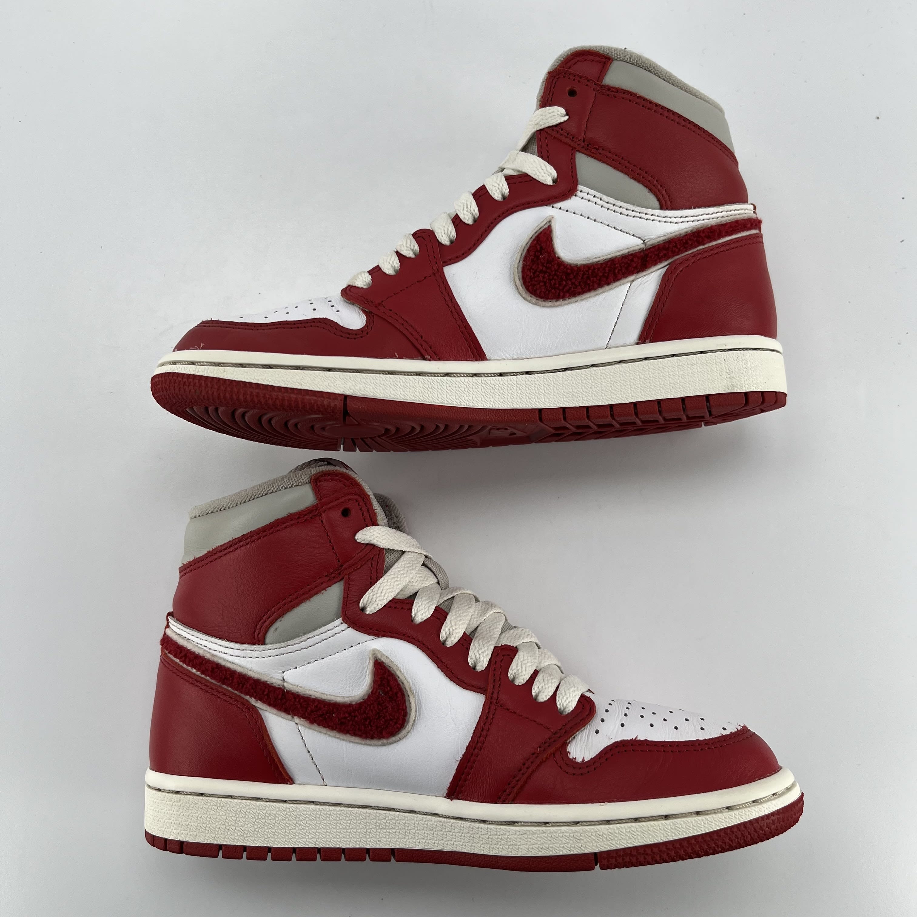 634750 Jordan 1 Retro High OG Varsity Red (Women's)