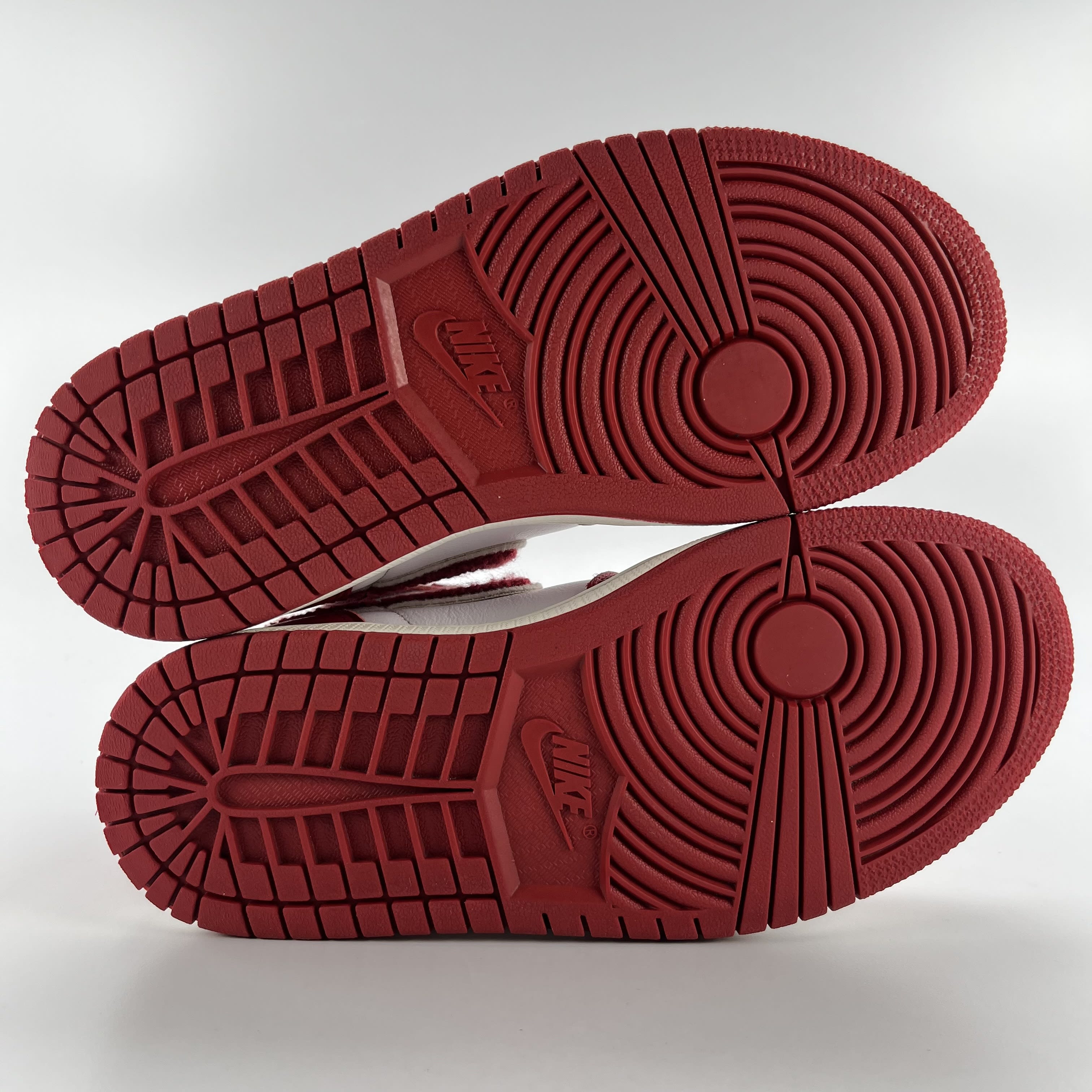 634750 Jordan 1 Retro High OG Varsity Red (Women's)