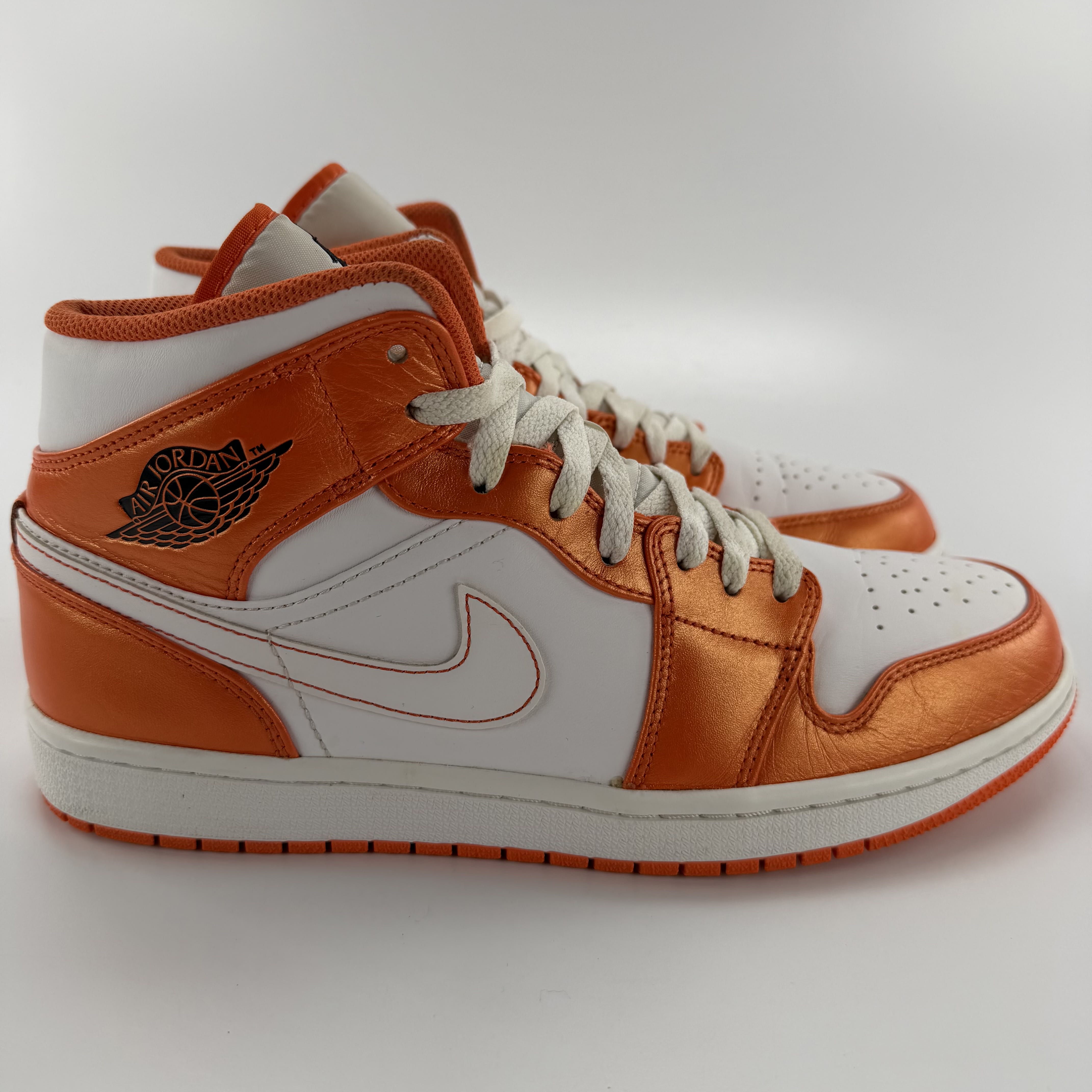 462499 Jordan 1 Mid Metallic Orange