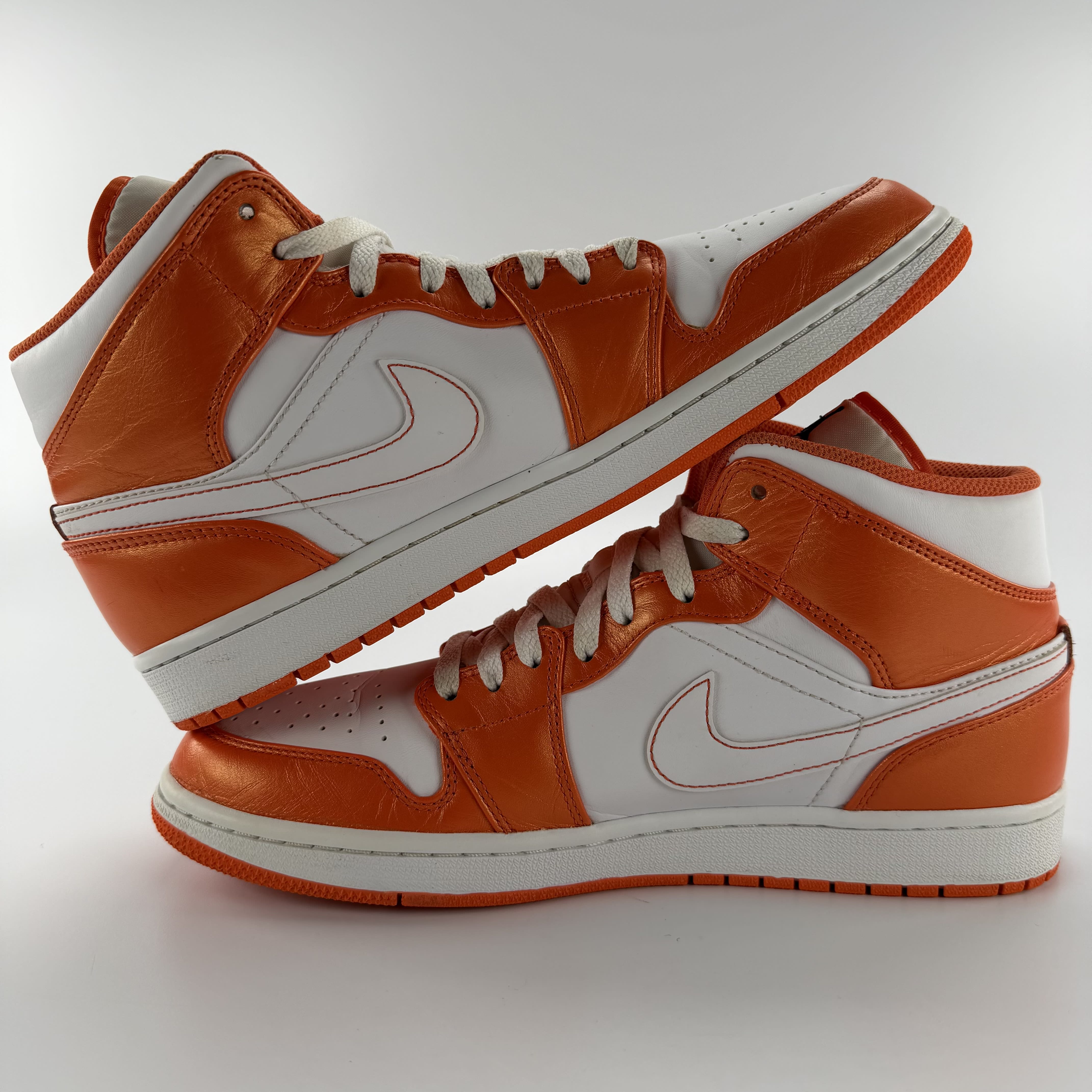 462499 Jordan 1 Mid Metallic Orange