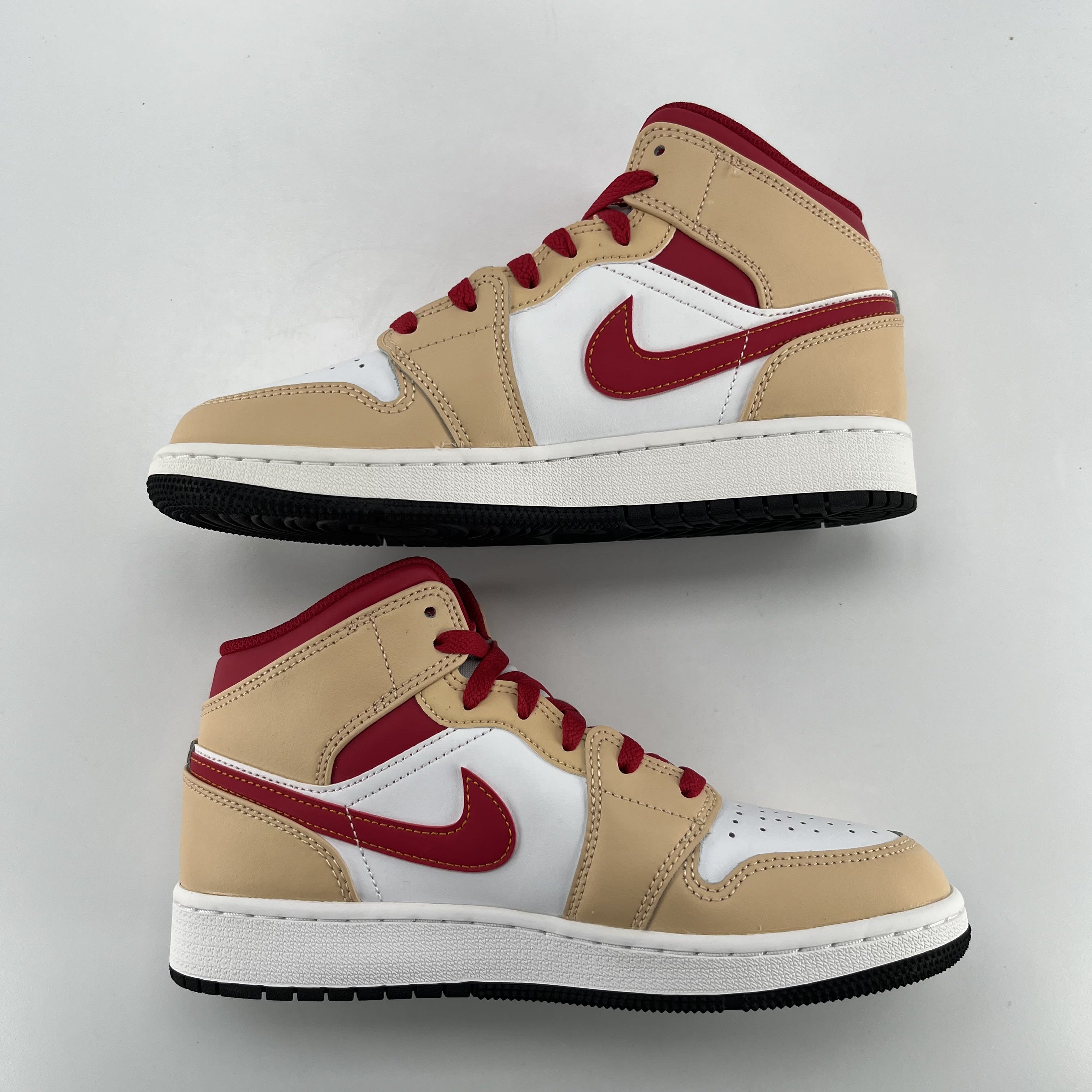 281034 Air Jordan 1 Mid GS 'White Onyx Light Curry'