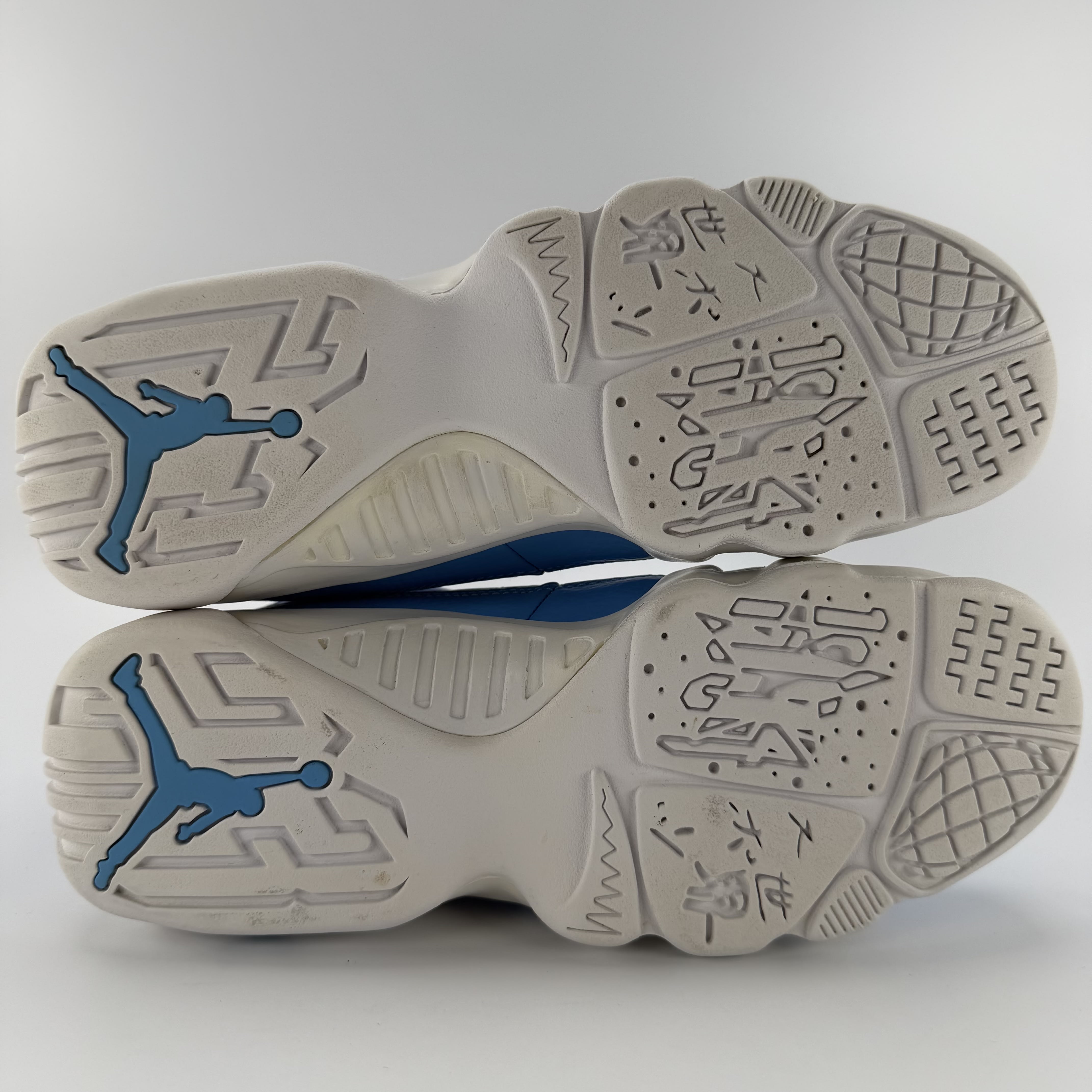 447005 Jordan 9 Retro Low Pantone (GS)