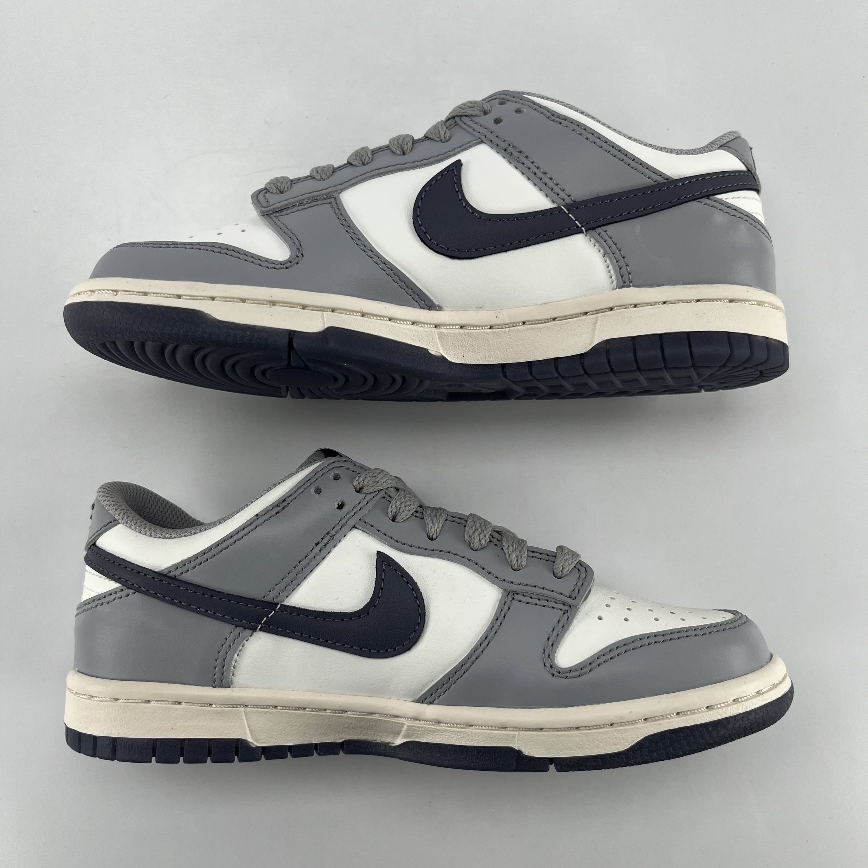 268064 Nike Dunk Low Platinum Tint Light Carbon (GS)