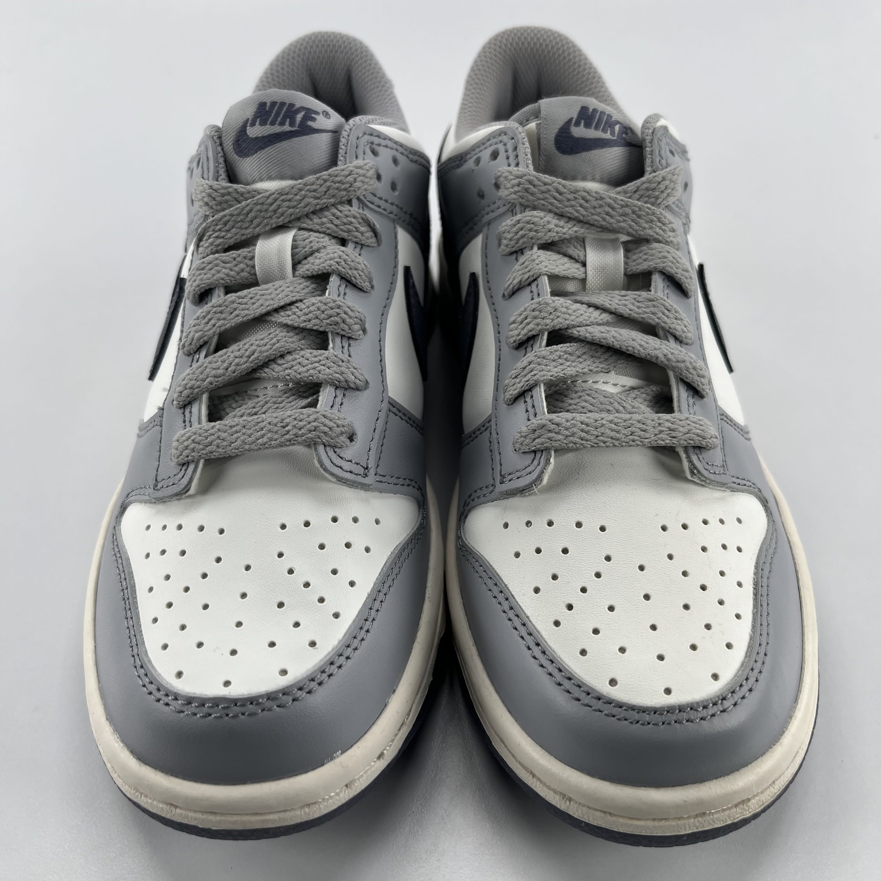268064 Nike Dunk Low Platinum Tint Light Carbon (GS)