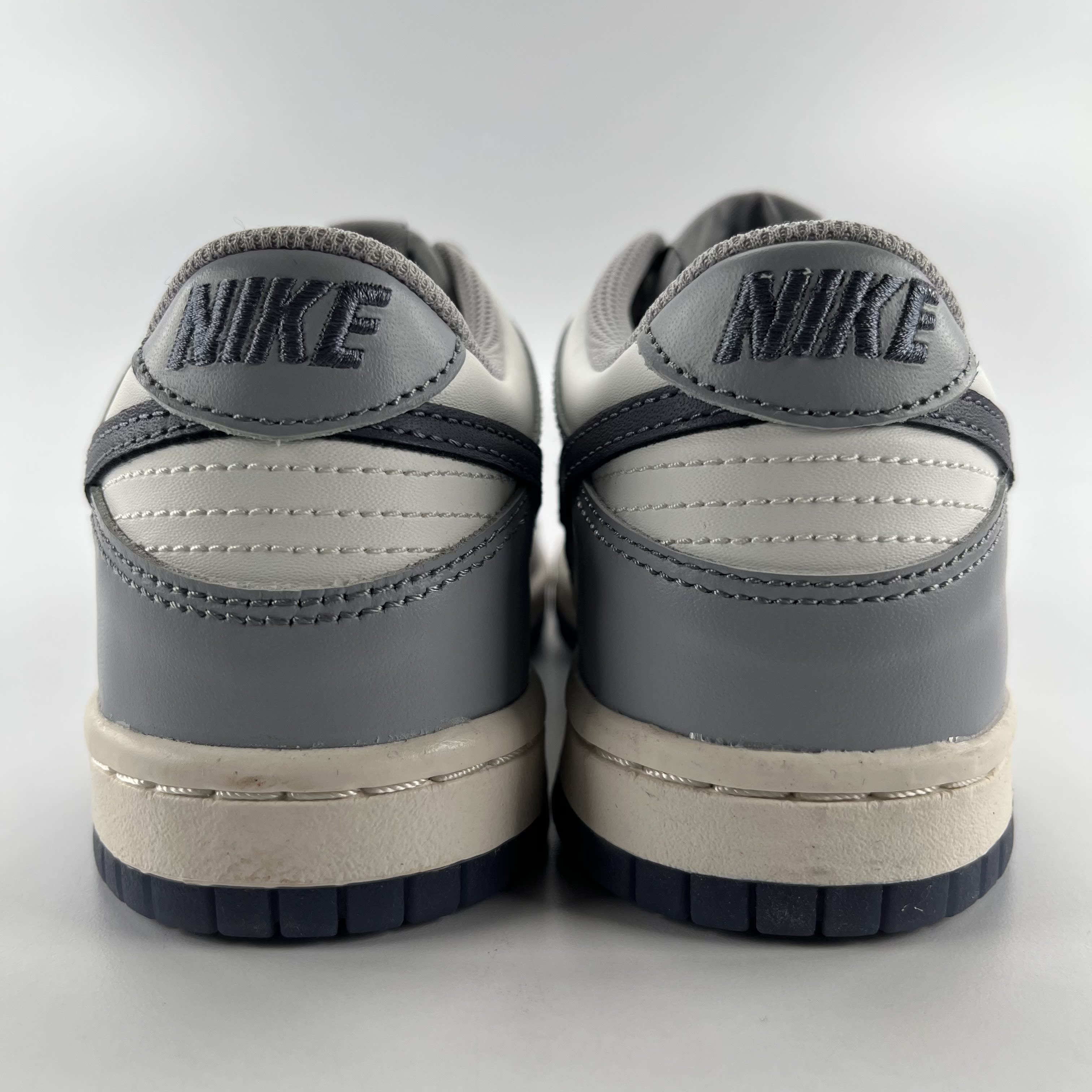 268064 Nike Dunk Low Platinum Tint Light Carbon (GS)