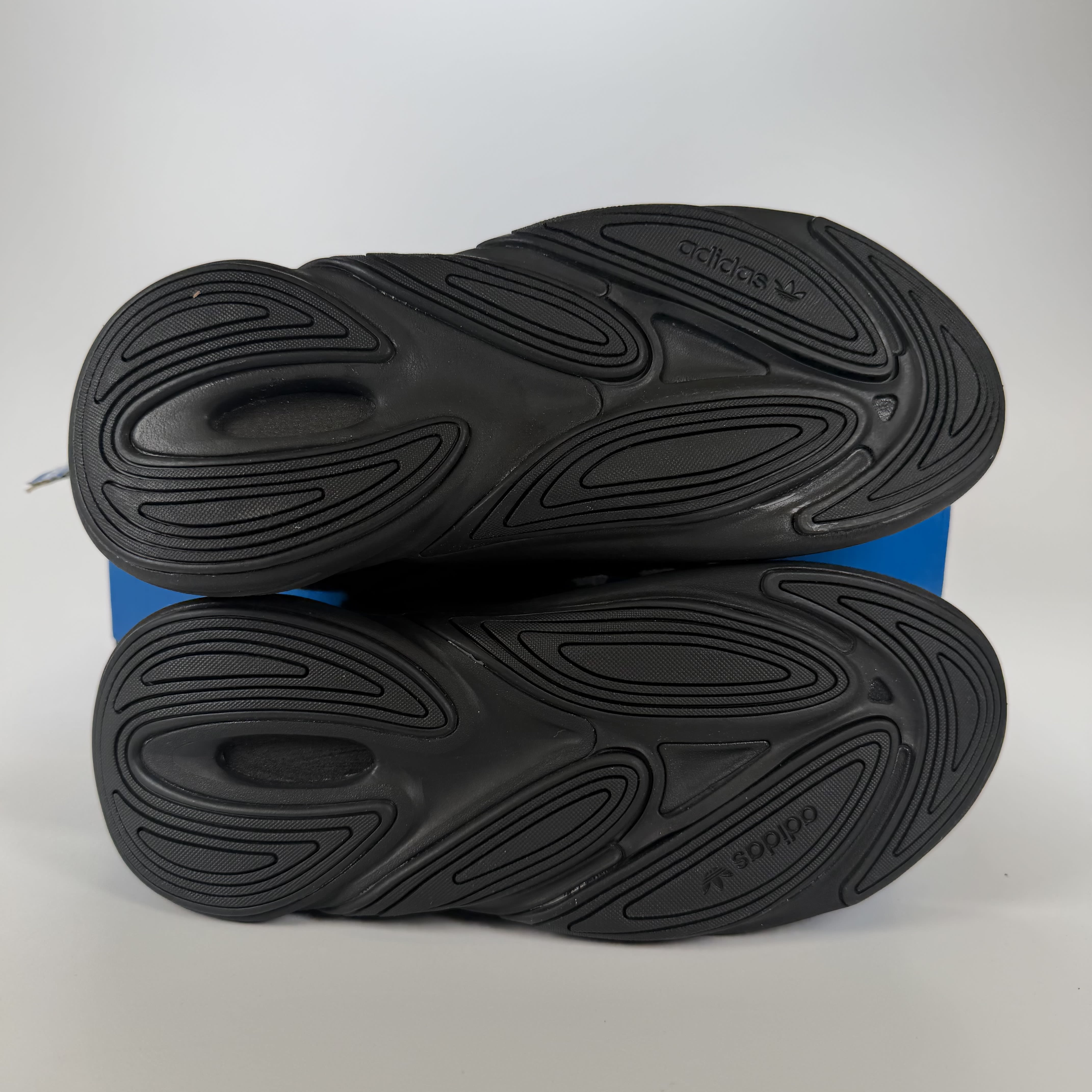 SP6351 adidas Ozelia Core Black (GS)