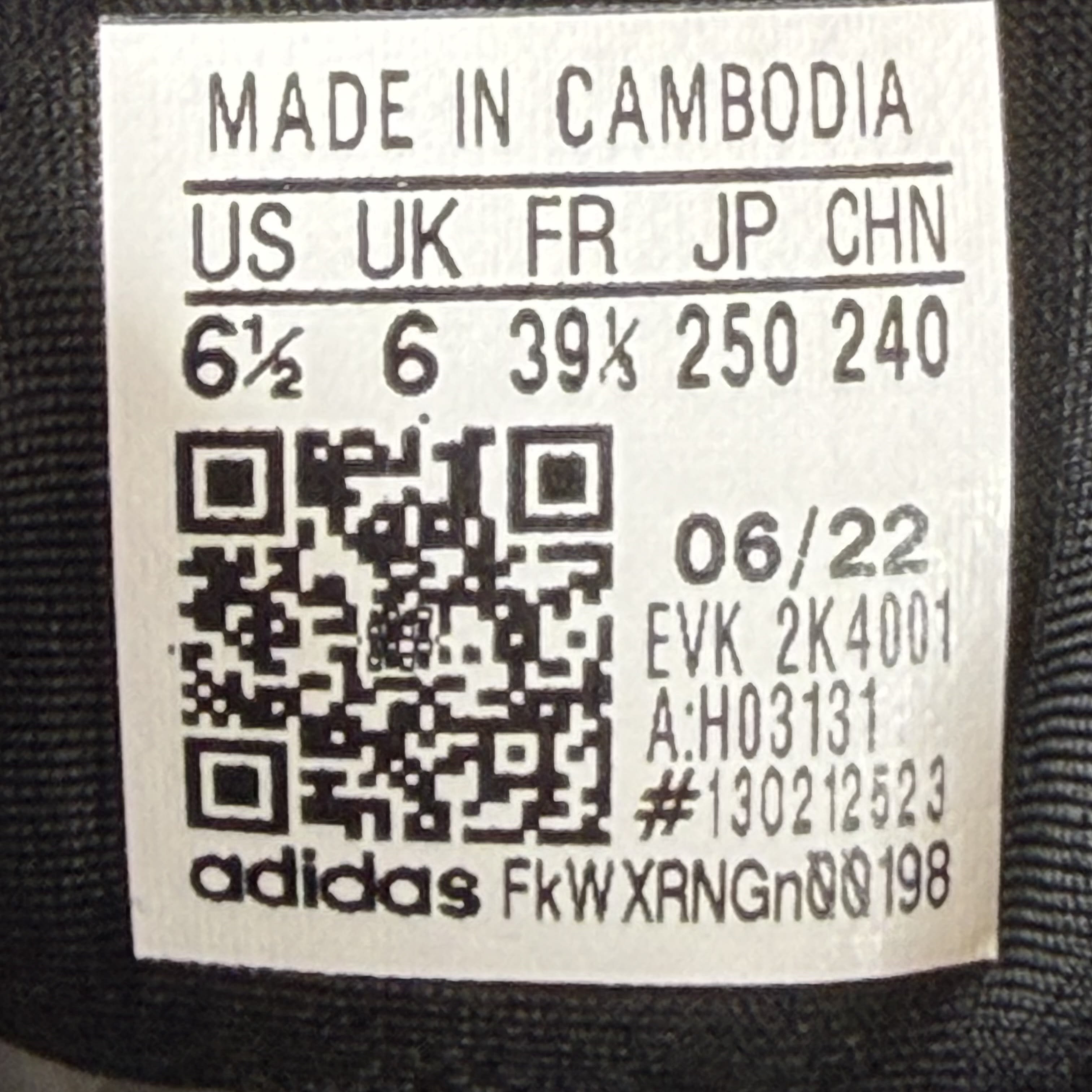 SP6351 adidas Ozelia Core Black (GS)