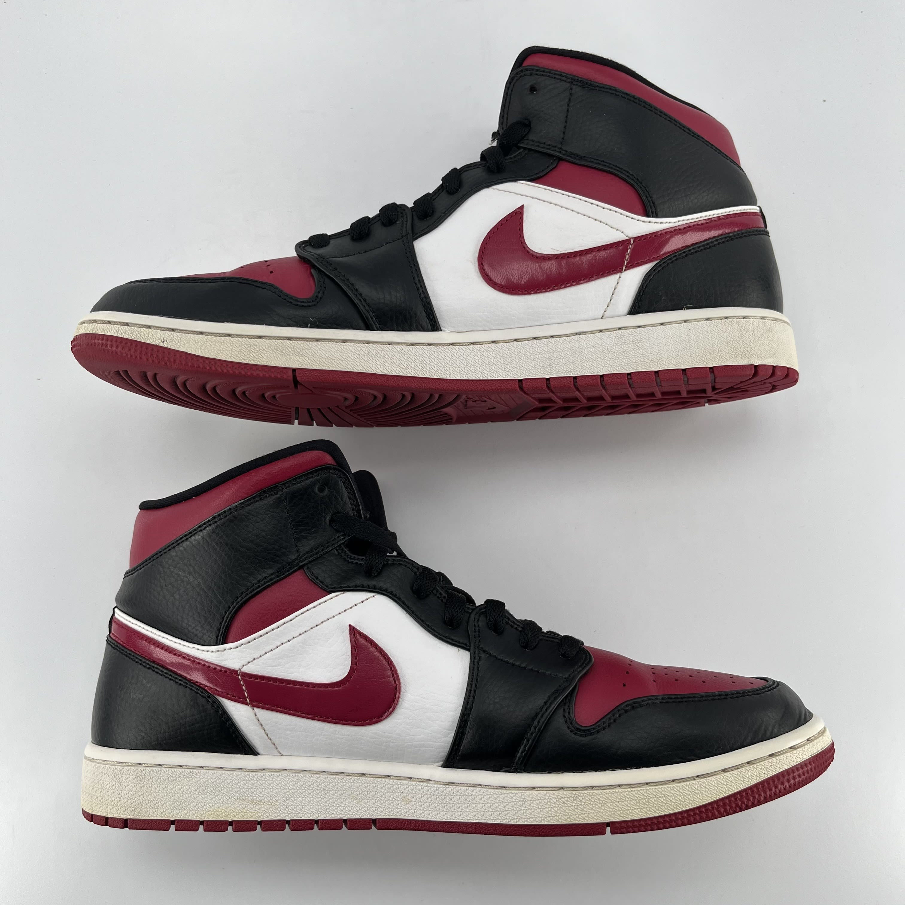 824745 Jordan 1 Mid Bred Toe
