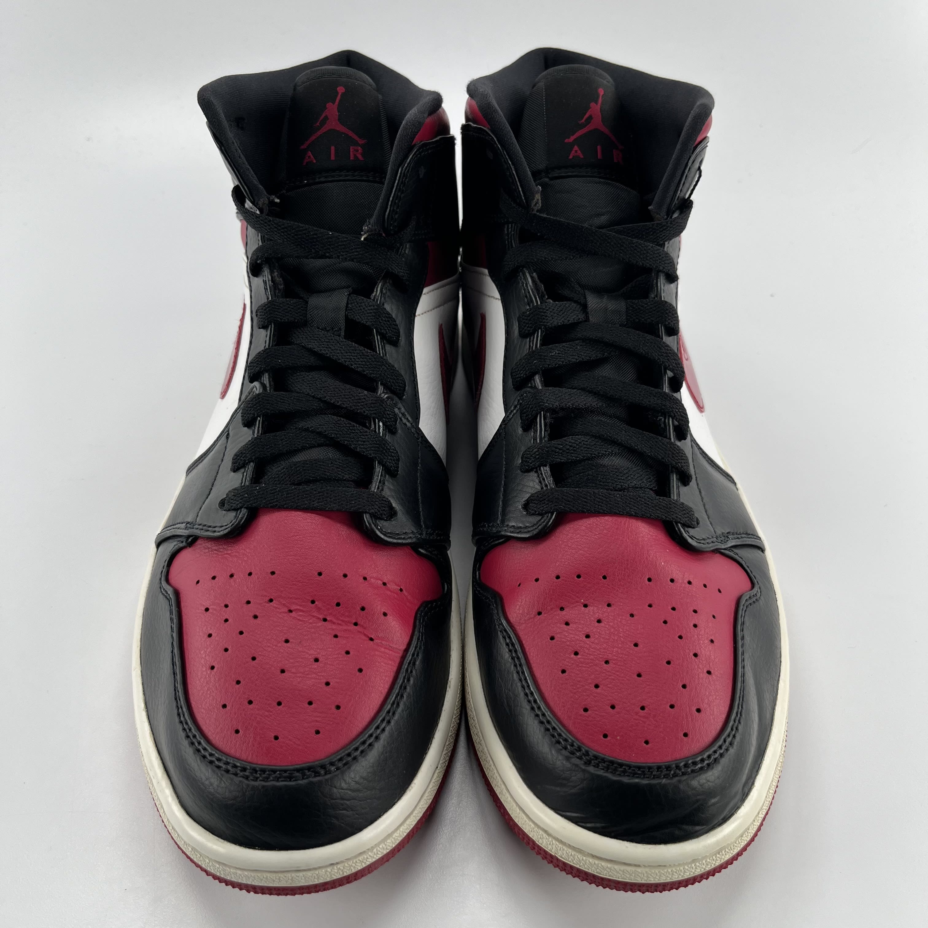 824745 Jordan 1 Mid Bred Toe