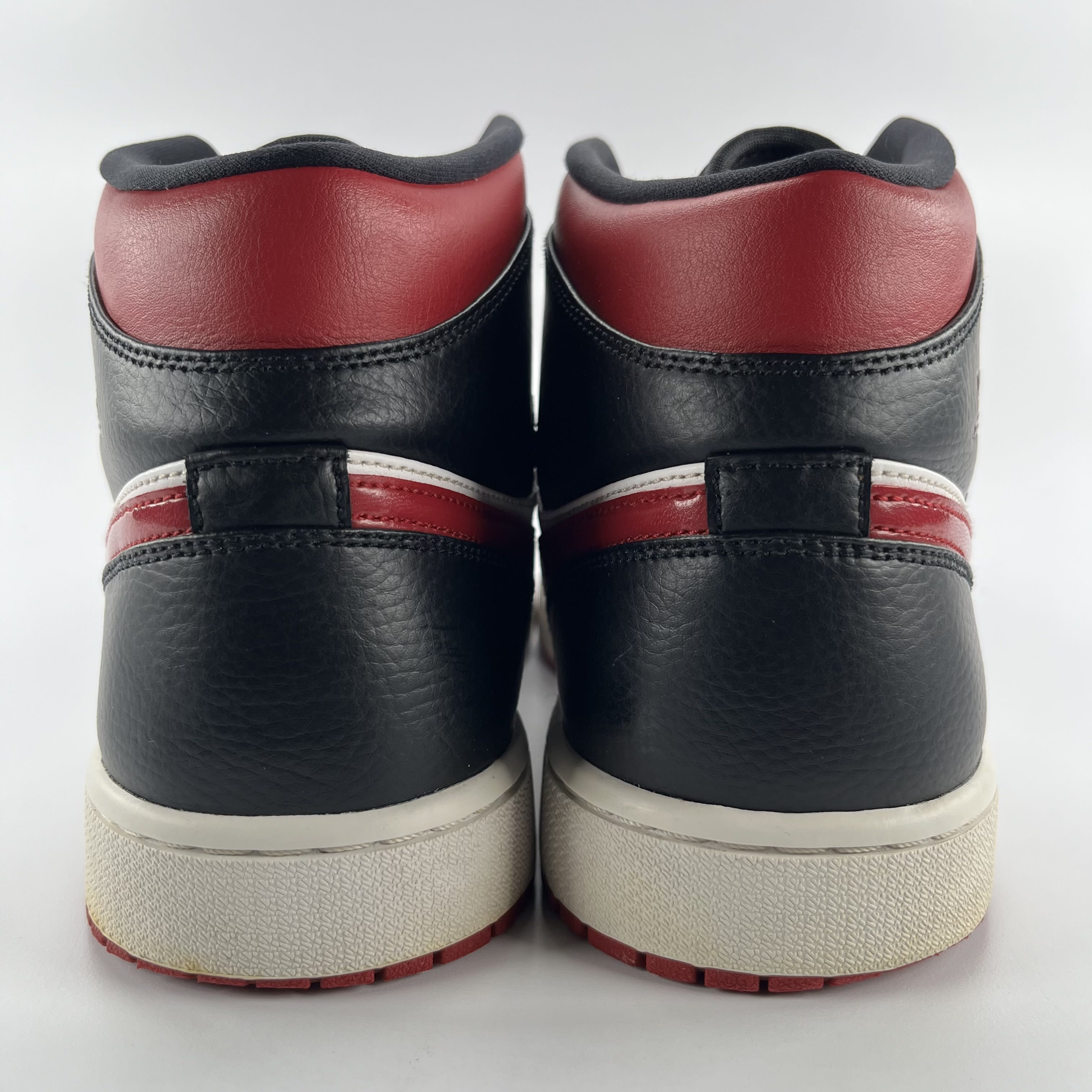 824745 Jordan 1 Mid Bred Toe