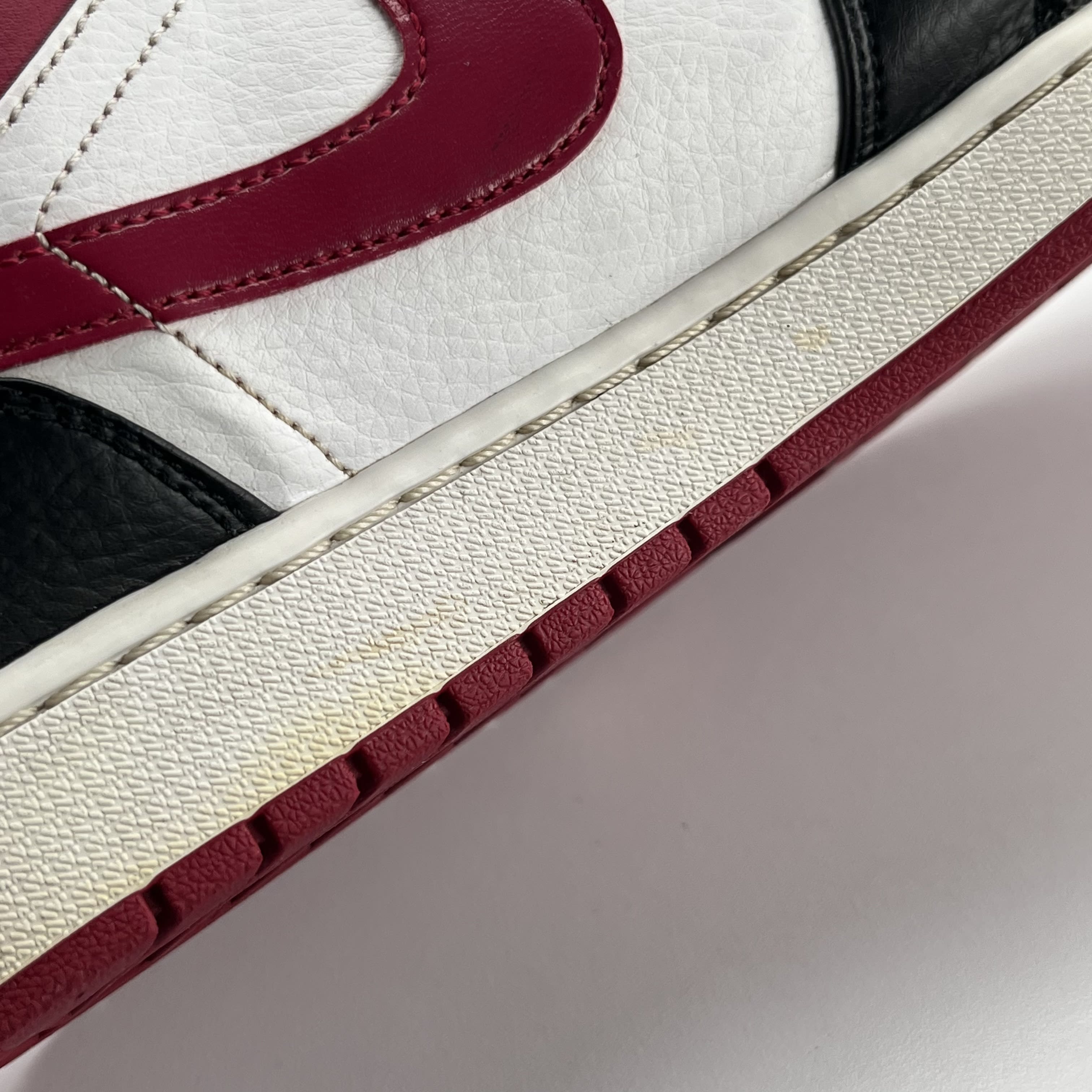 824745 Jordan 1 Mid Bred Toe