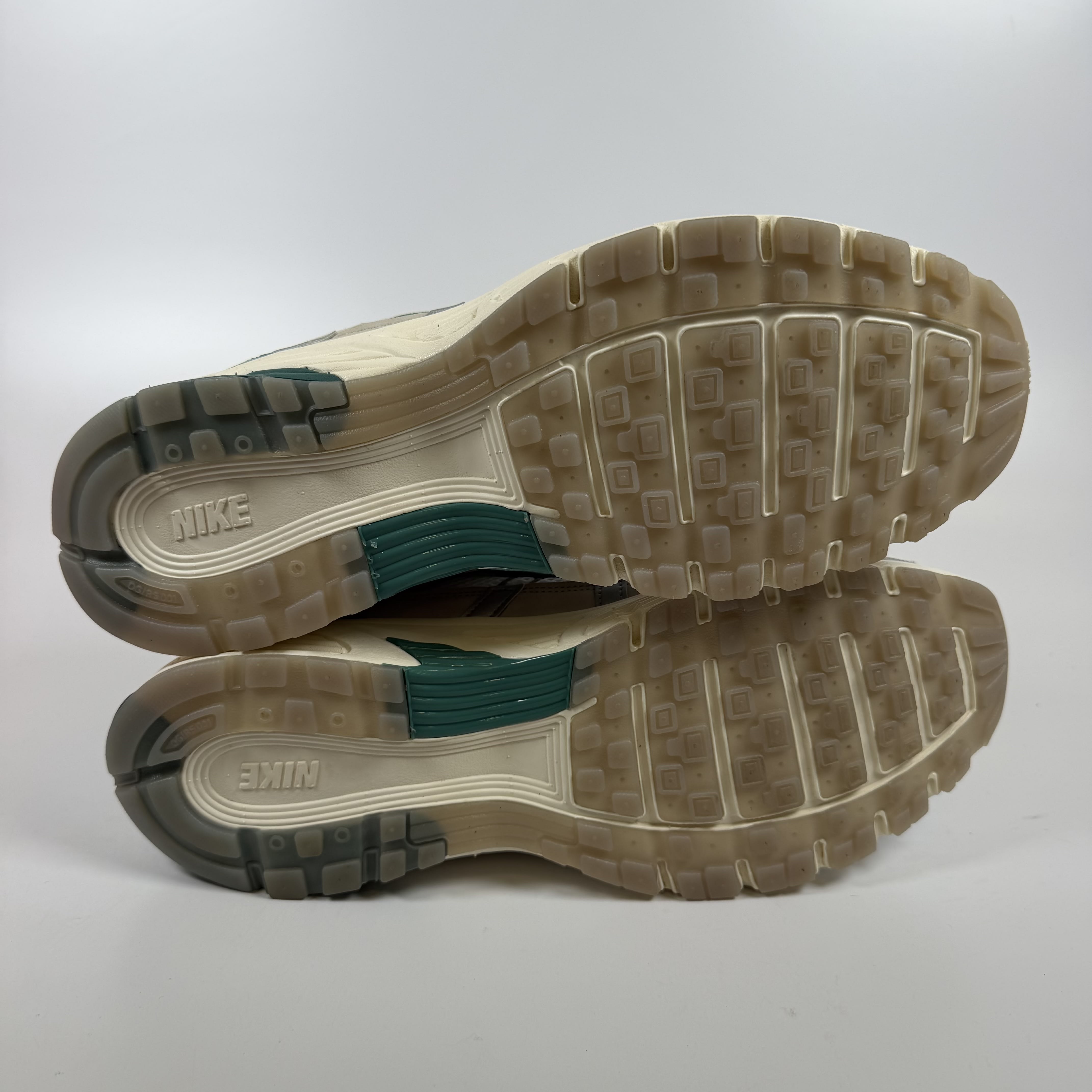 SP7920 Nike P-6000 Premium Light Bone Bicoastal Green