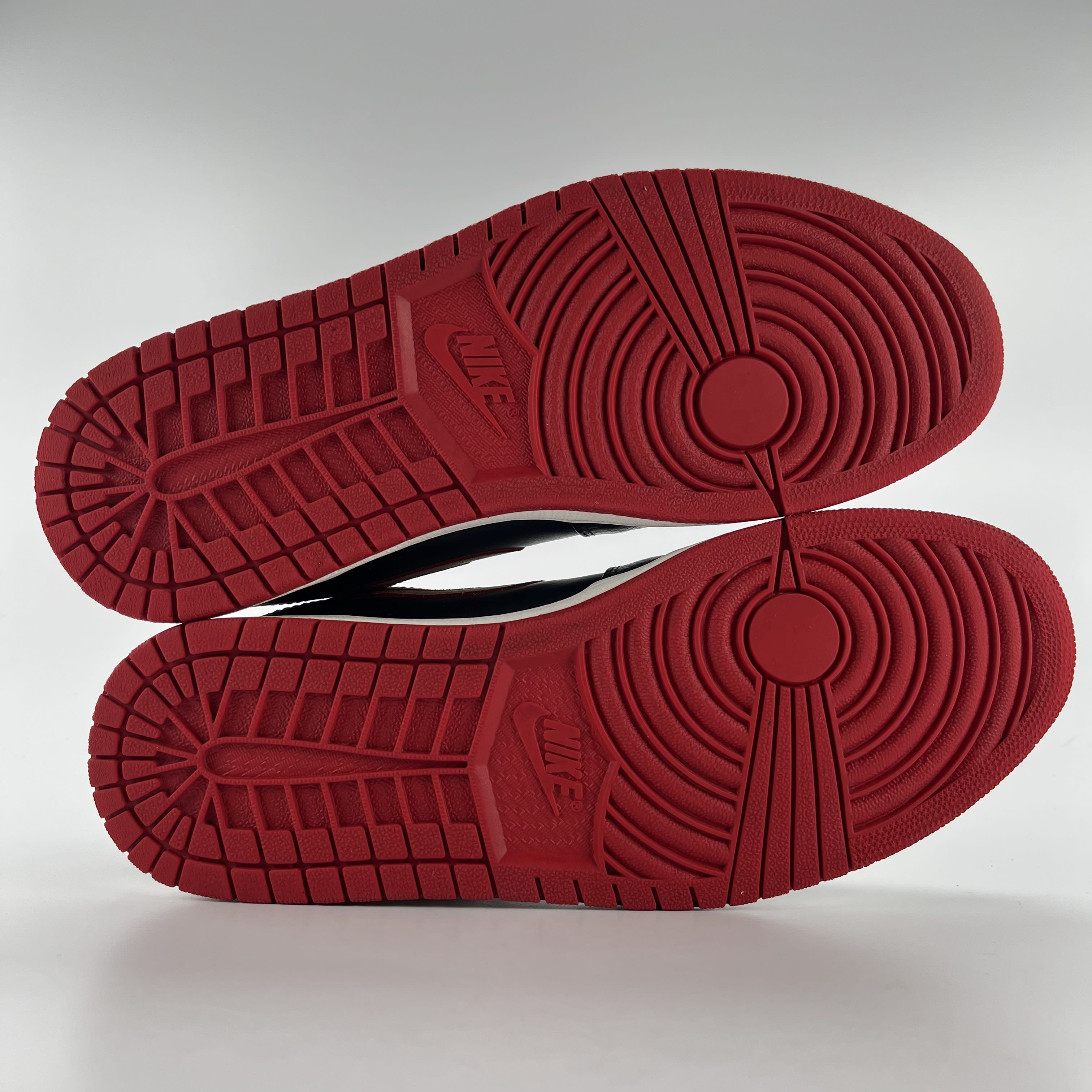 820982 Jordan 1 Mid Black Gold Red
