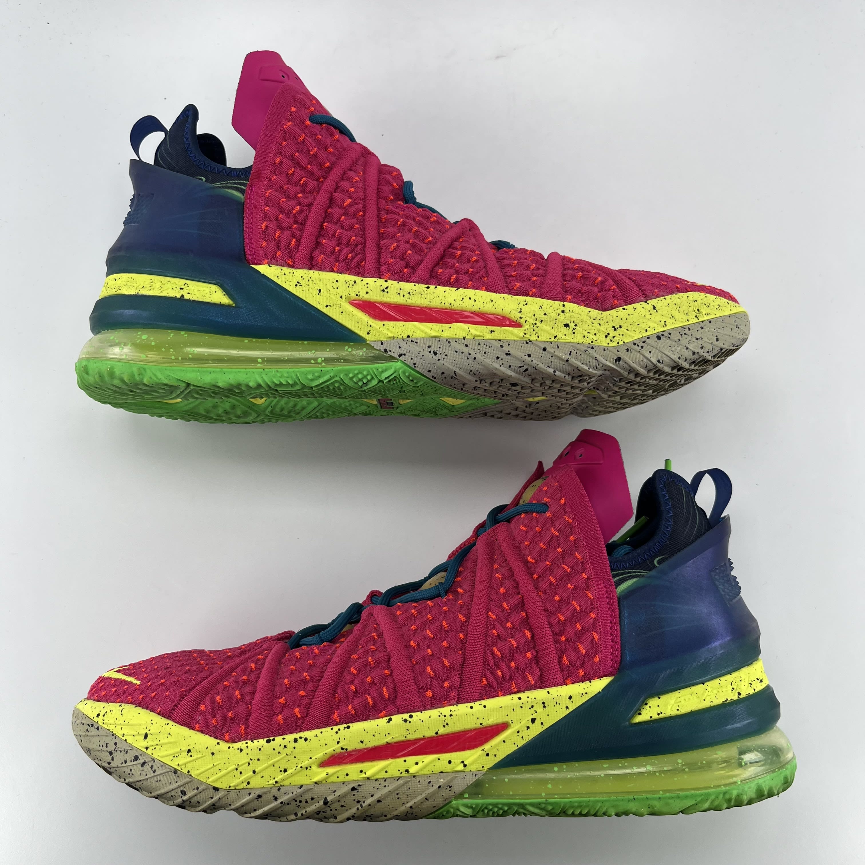 823510 Nike LeBron 18 Los Angeles By Night